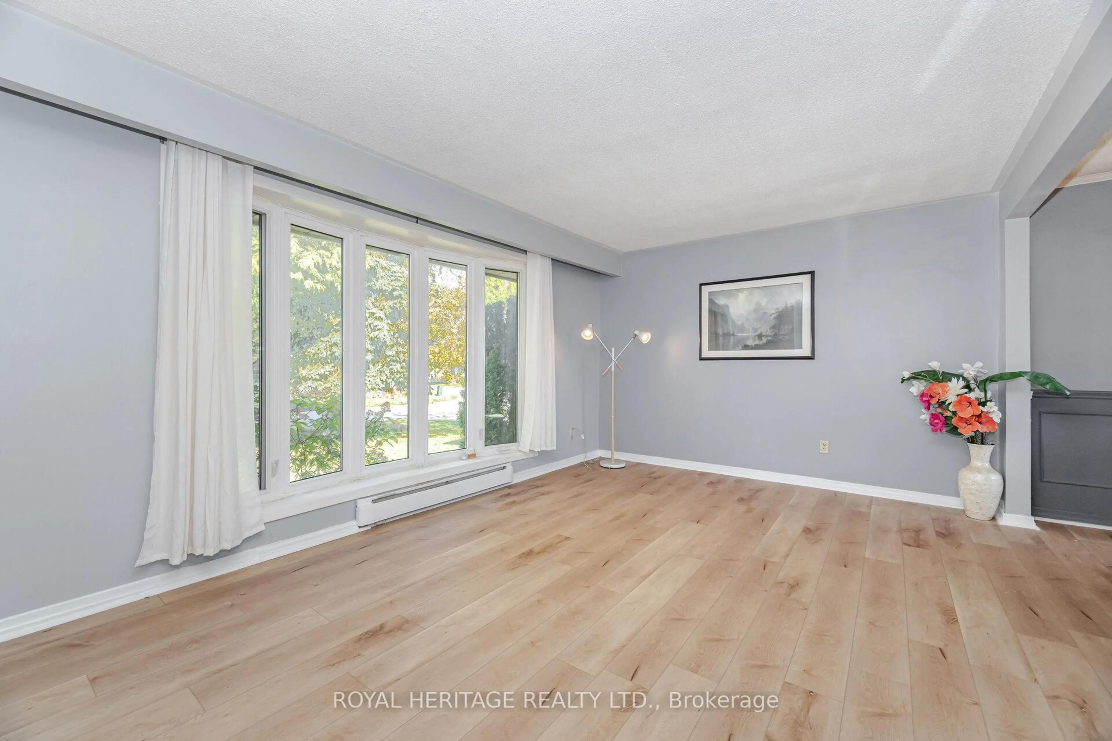 A pic of a room for 369 Carnaby Crt, Oshawa Ontario L1G 6N7