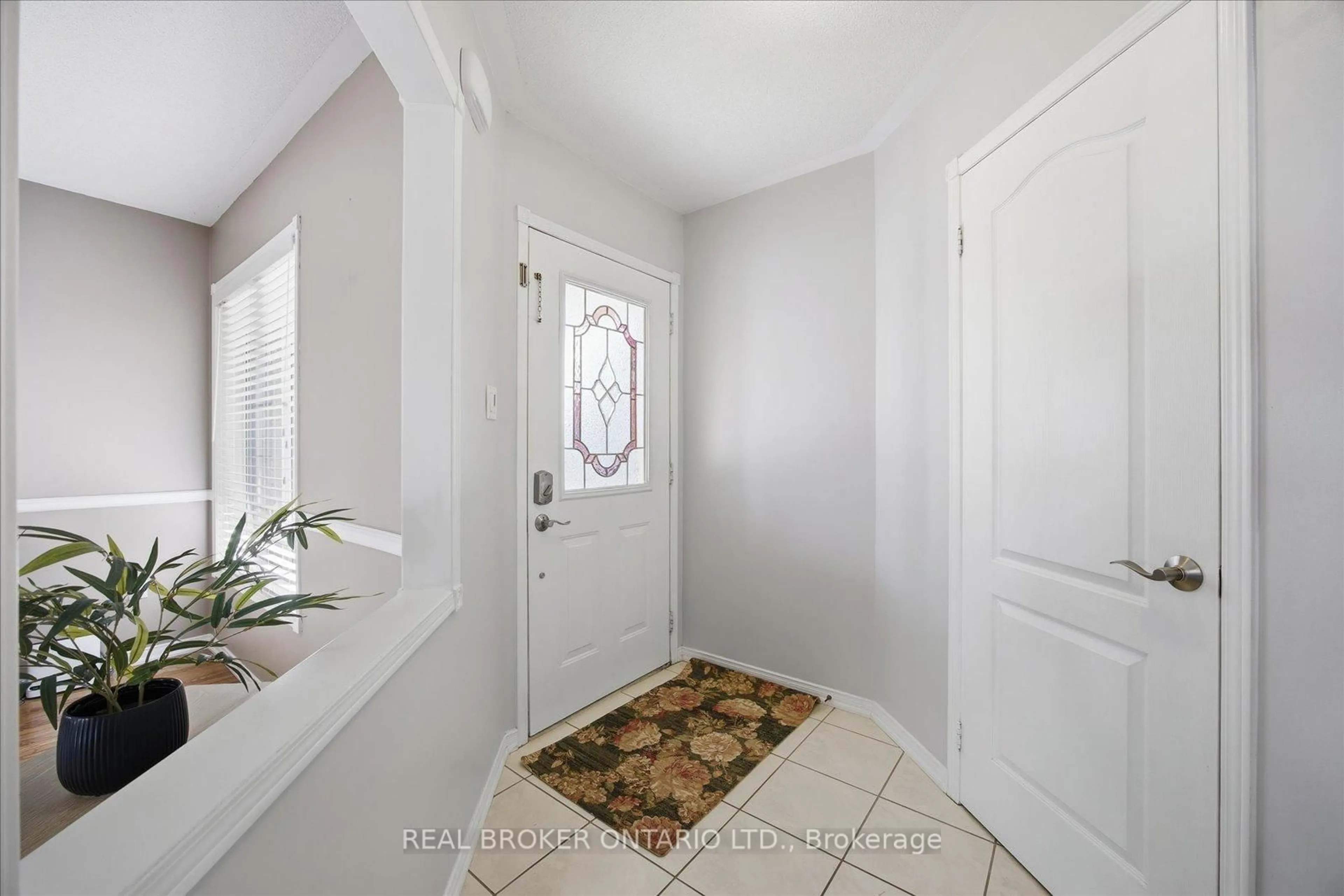 Indoor entryway for 61 Aster Cres, Whitby Ontario L1M 1J8