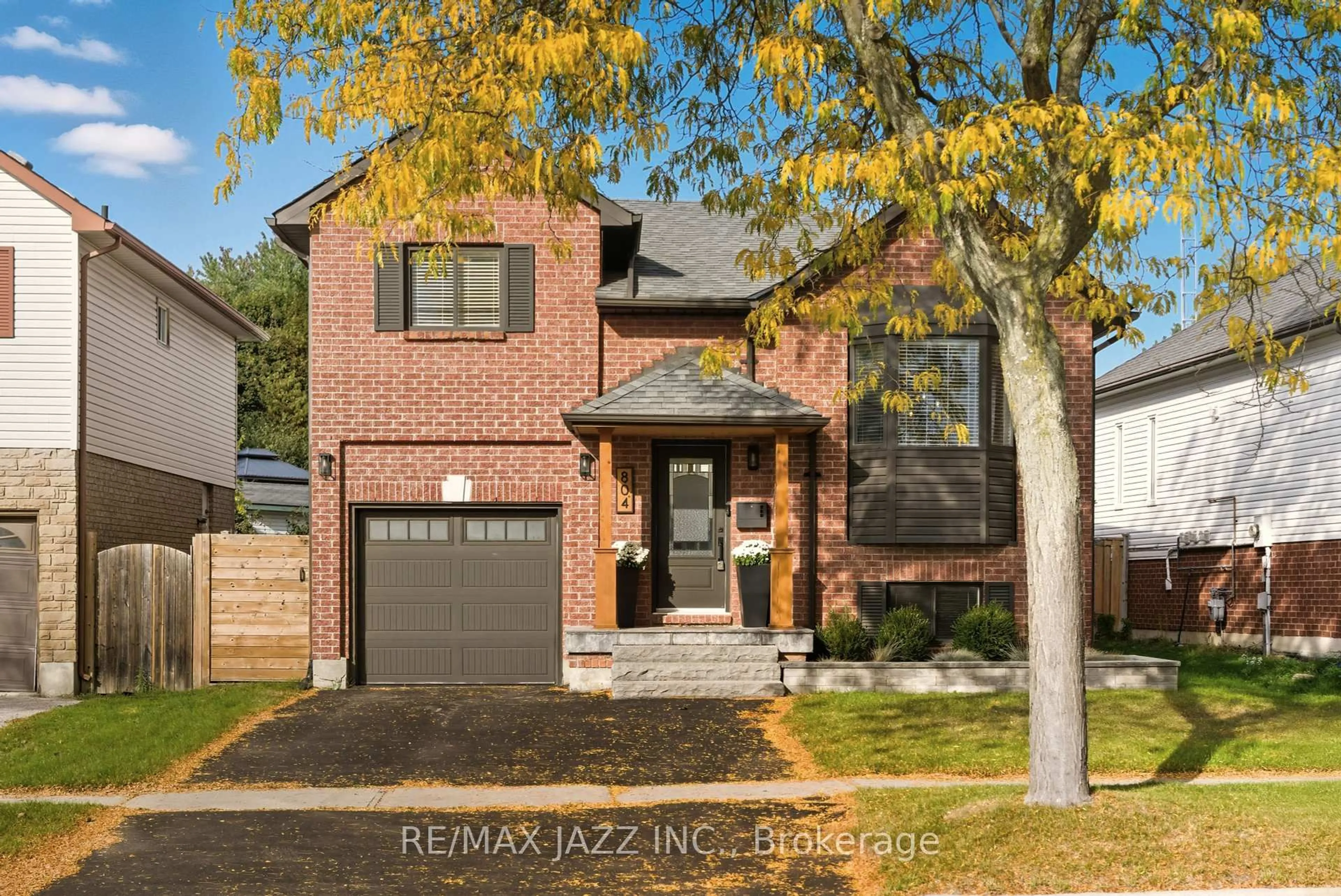 Home with brick exterior material, street for 804 Beatrice St, Oshawa Ontario L1K 2H7