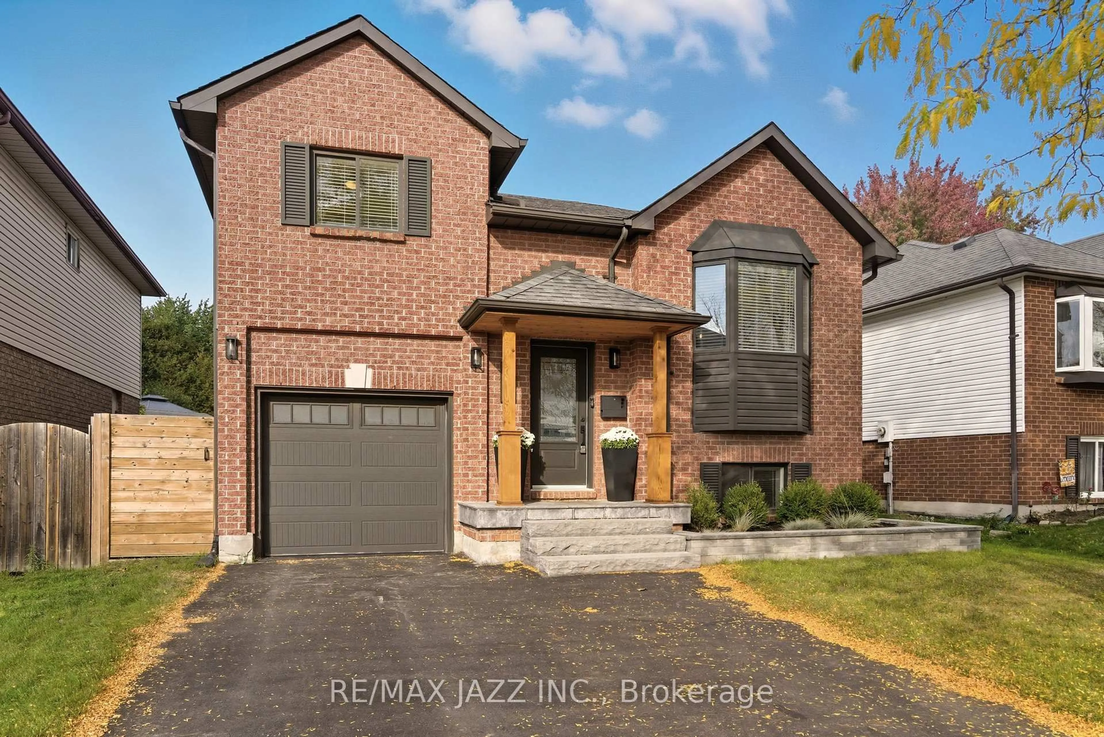 Home with brick exterior material, street for 804 Beatrice St, Oshawa Ontario L1K 2H7