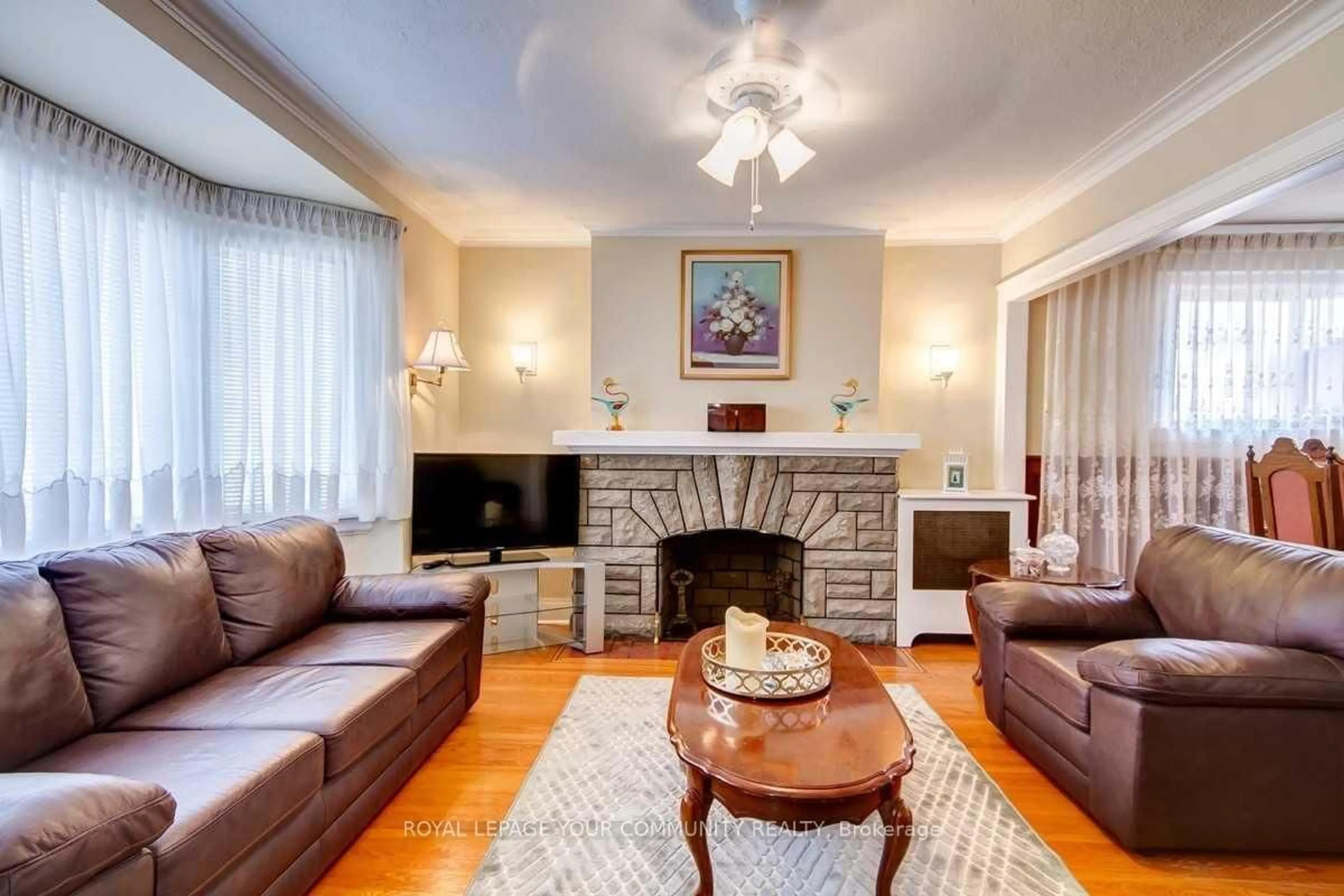 Living room with furniture, unknown for 203 Woodycrest Ave, Toronto Ontario M4J 3C4
