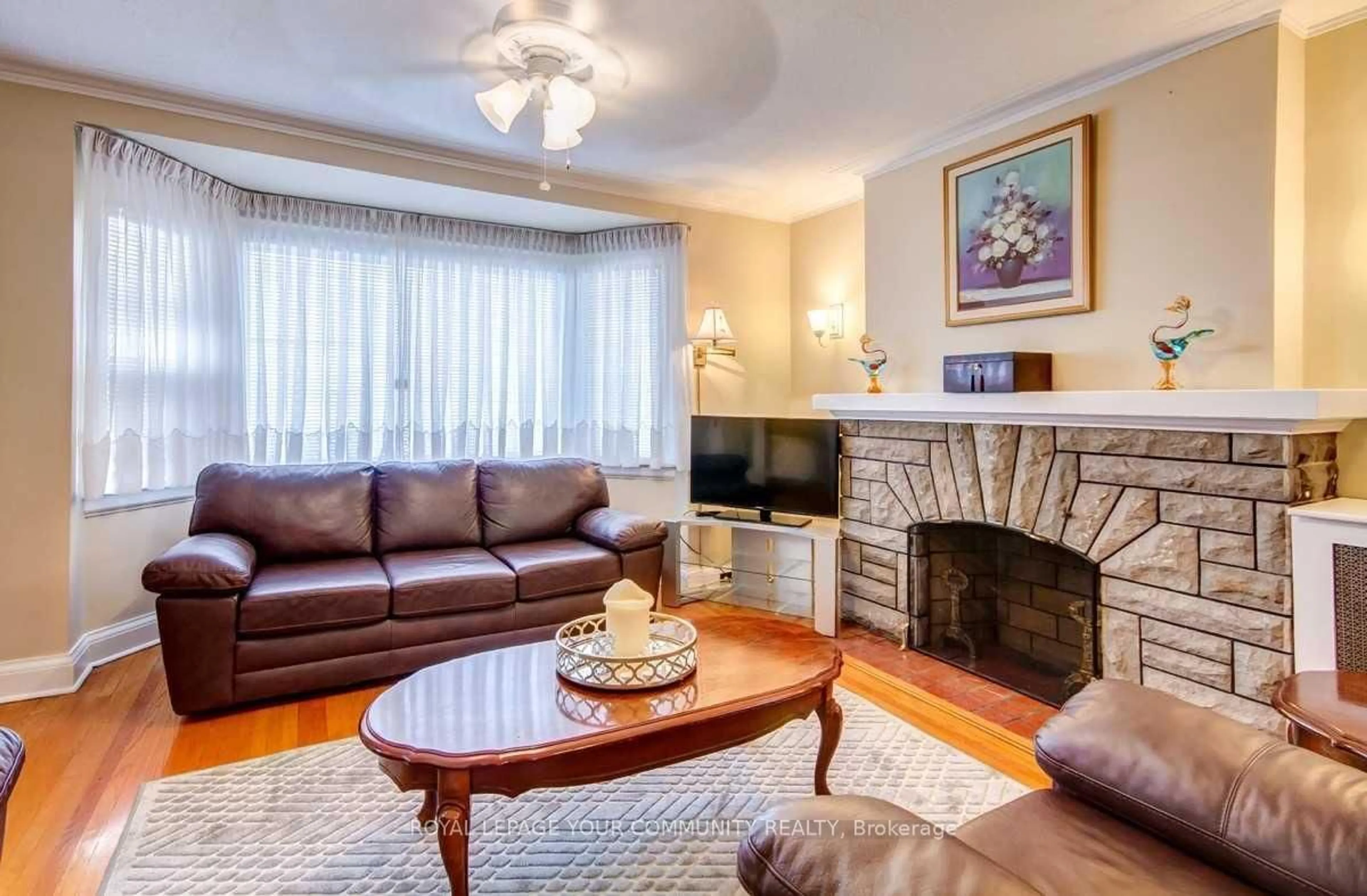 Living room with furniture, unknown for 203 Woodycrest Ave, Toronto Ontario M4J 3C4