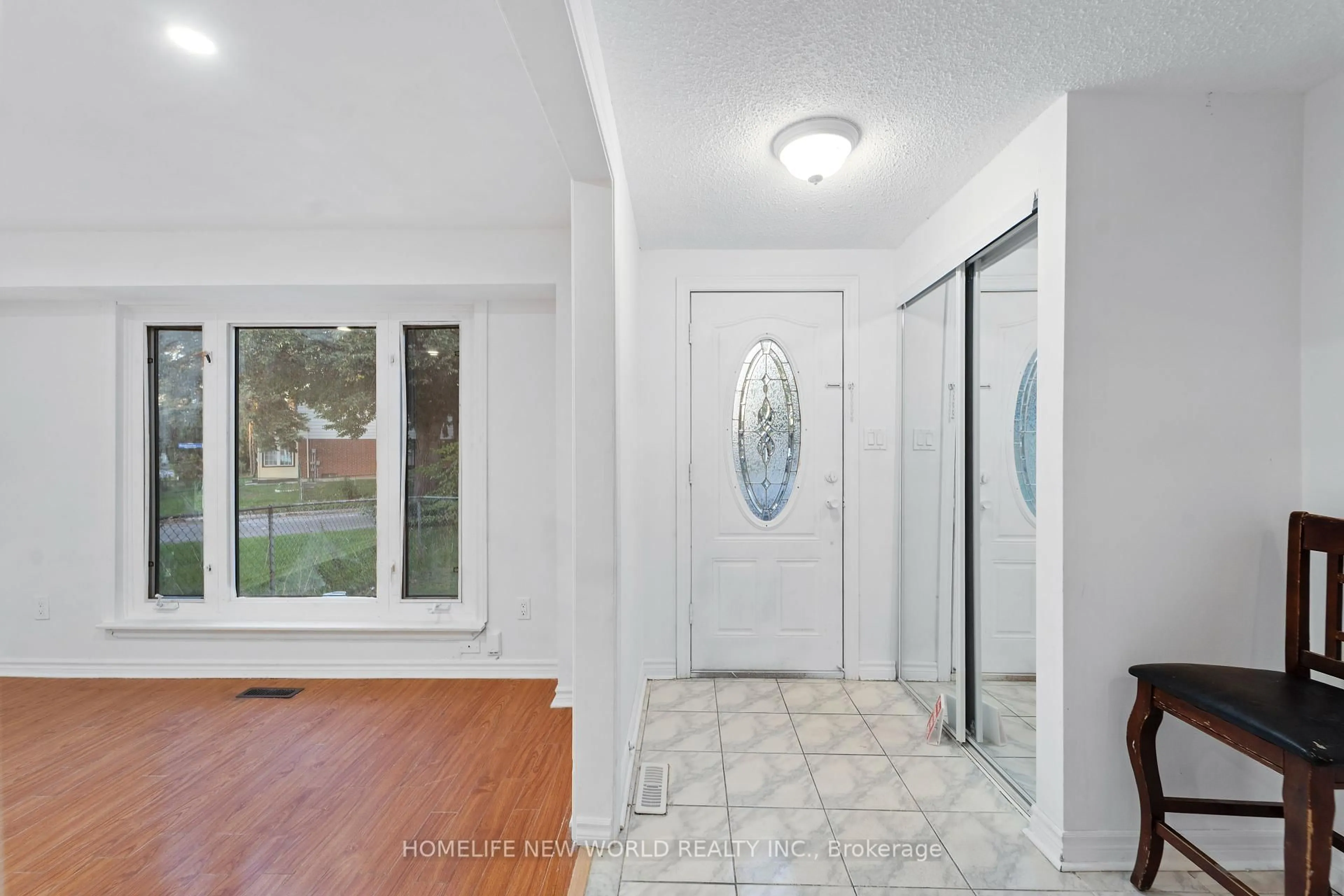 Indoor entryway for 3 Brisbourne Grve, Toronto Ontario M1B 1P2