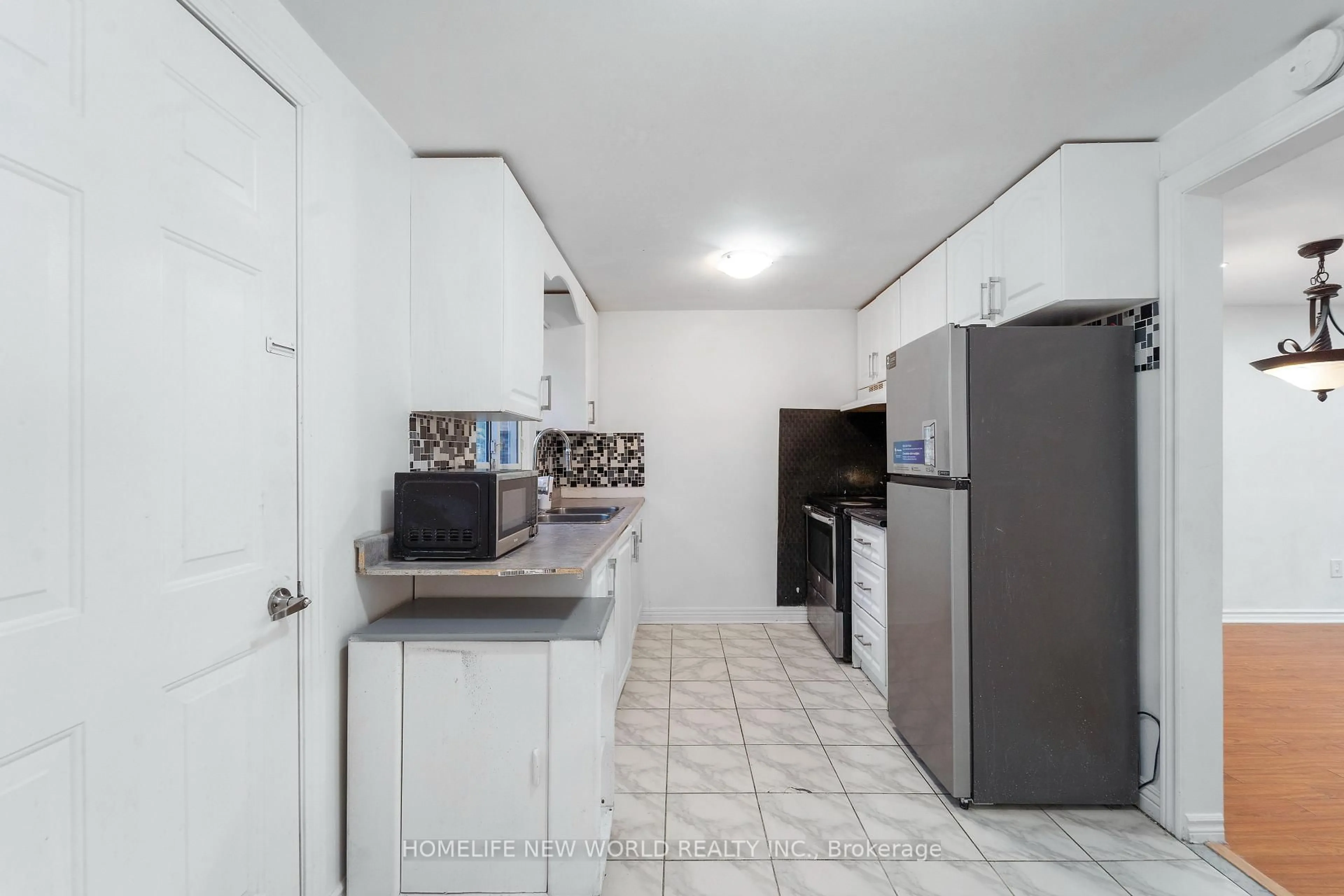 Standard kitchen, ceramic/tile floor for 3 Brisbourne Grve, Toronto Ontario M1B 1P2
