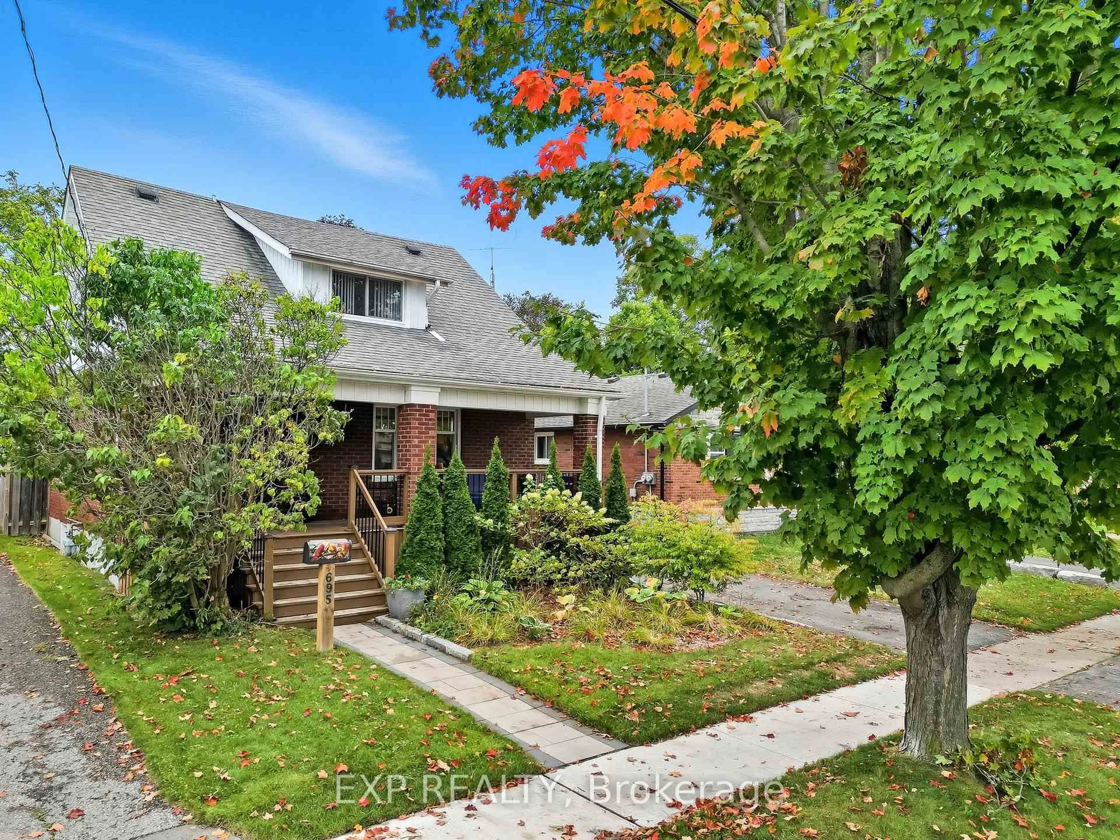 A pic from outside/outdoor area/front of a property/back of a property/a pic from drone, street for 695 Hortop St, Oshawa Ontario L1G 4N7