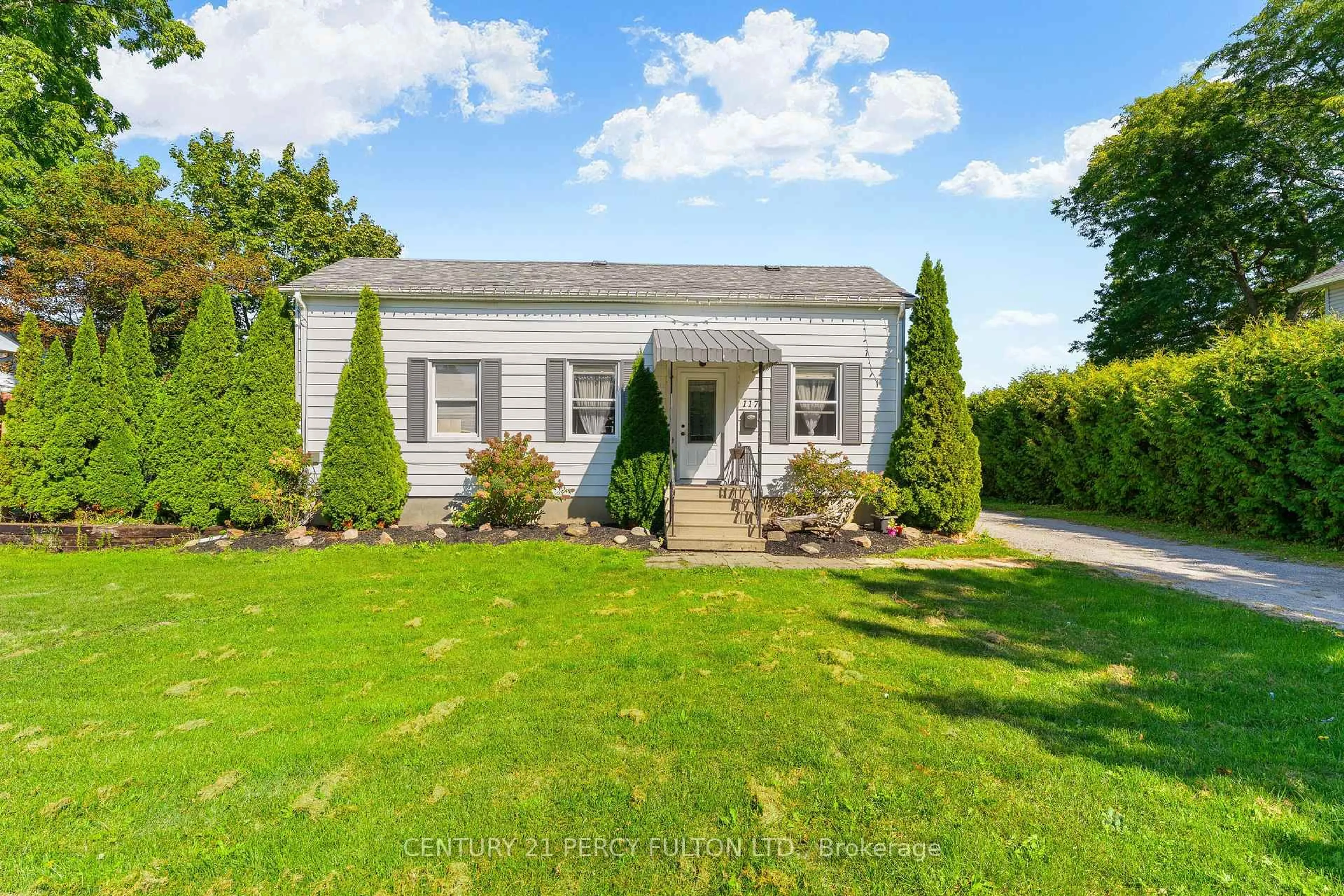 Home with vinyl exterior material, street for 117 Scugog St, Clarington Ontario L1C 3J3