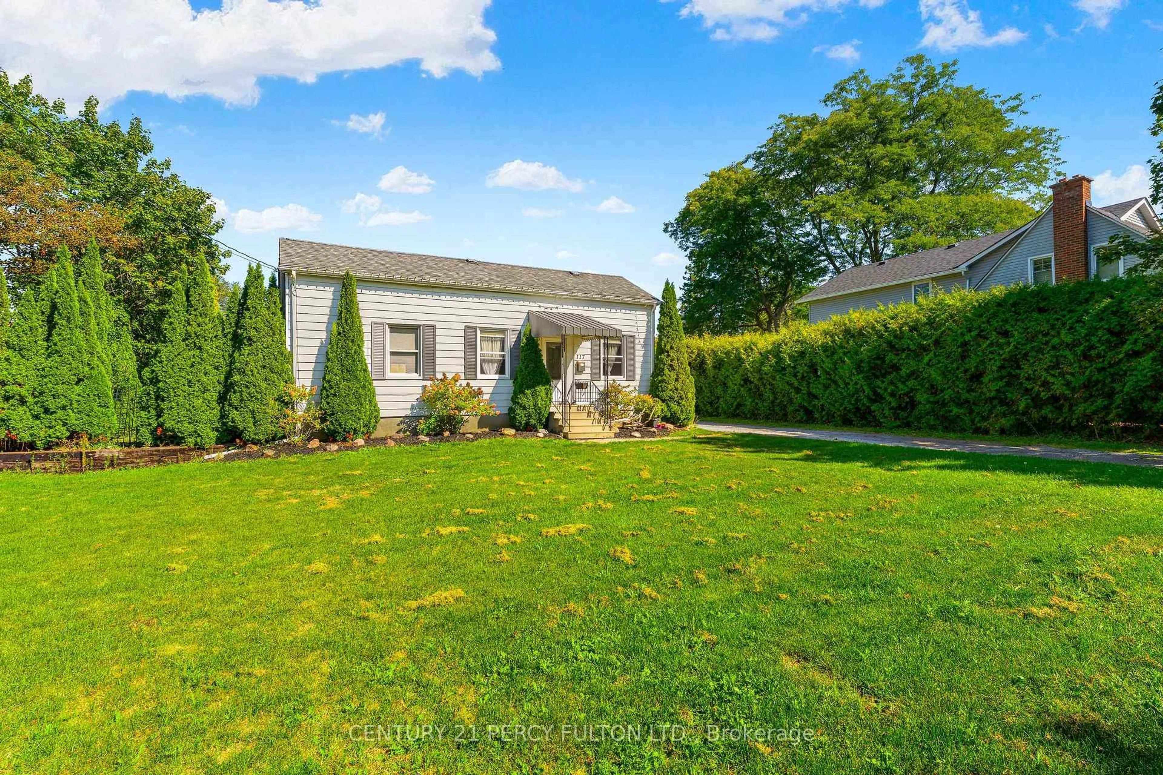 A pic from outside/outdoor area/front of a property/back of a property/a pic from drone, street for 117 Scugog St, Clarington Ontario L1C 3J3