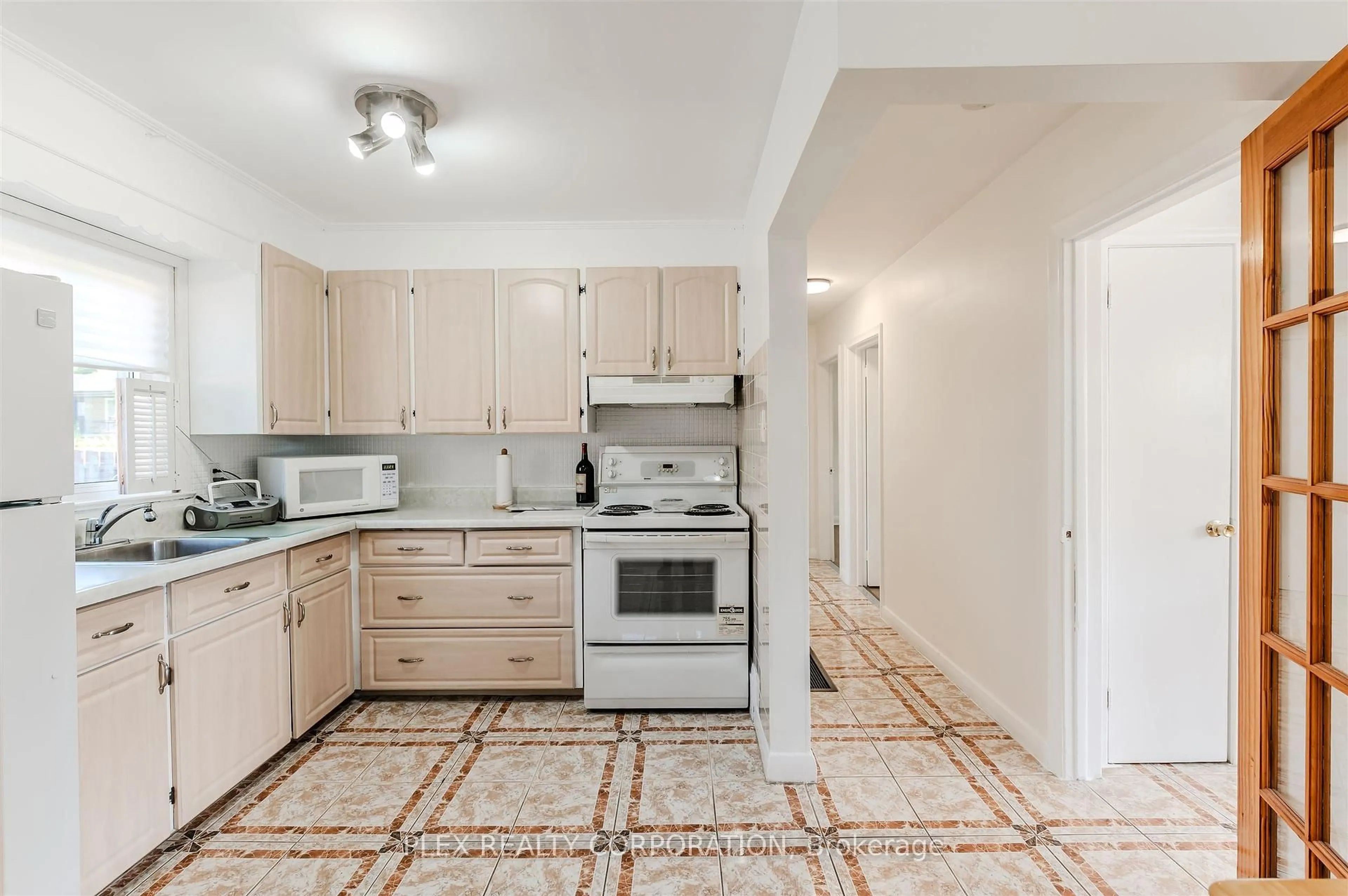 Standard kitchen, ceramic/tile floor for 52 Merrian Rd, Toronto Ontario M1K 3M7