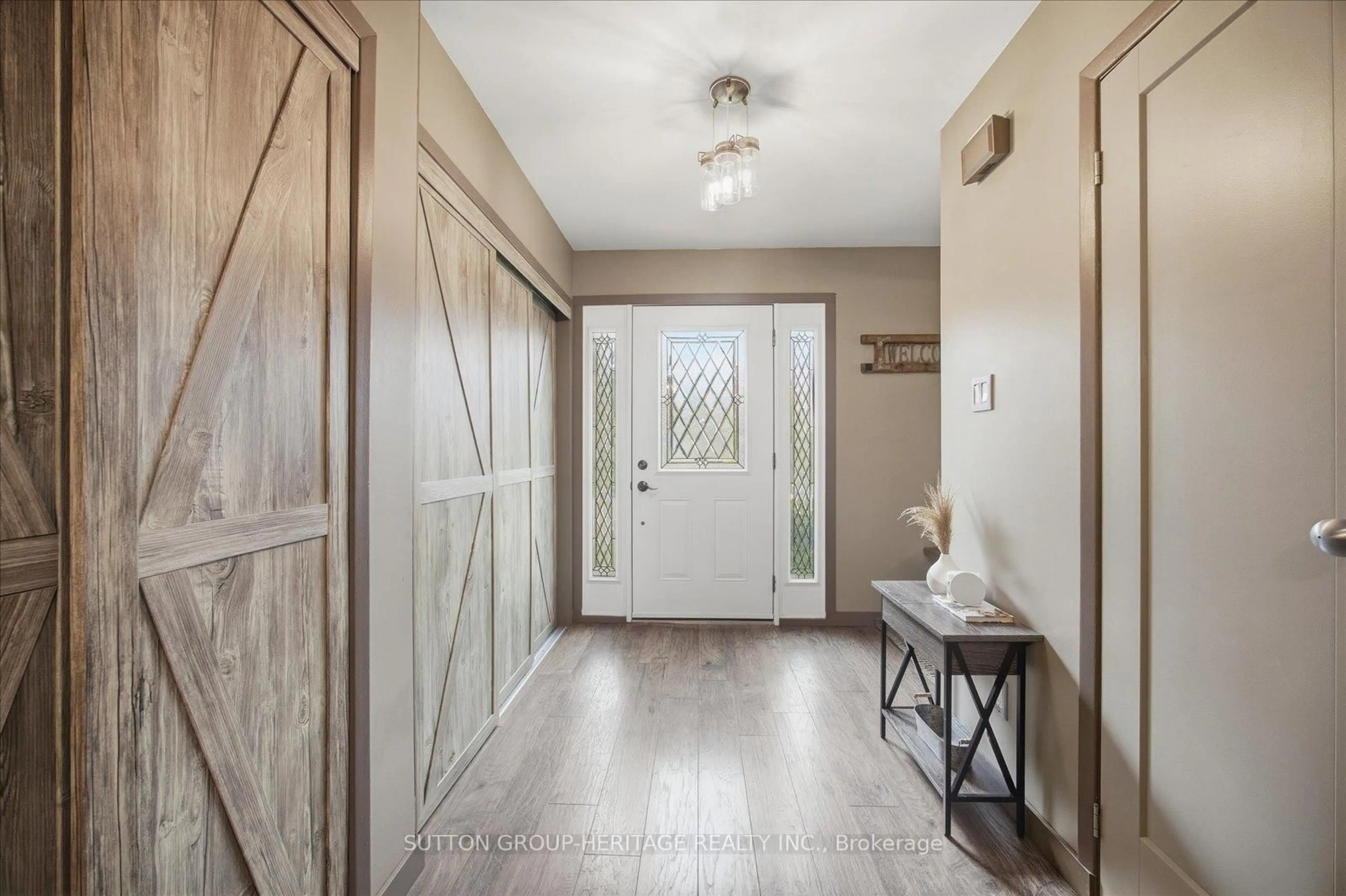 Indoor entryway for 1509 Woodruff Cres, Pickering Ontario L1V 3S5