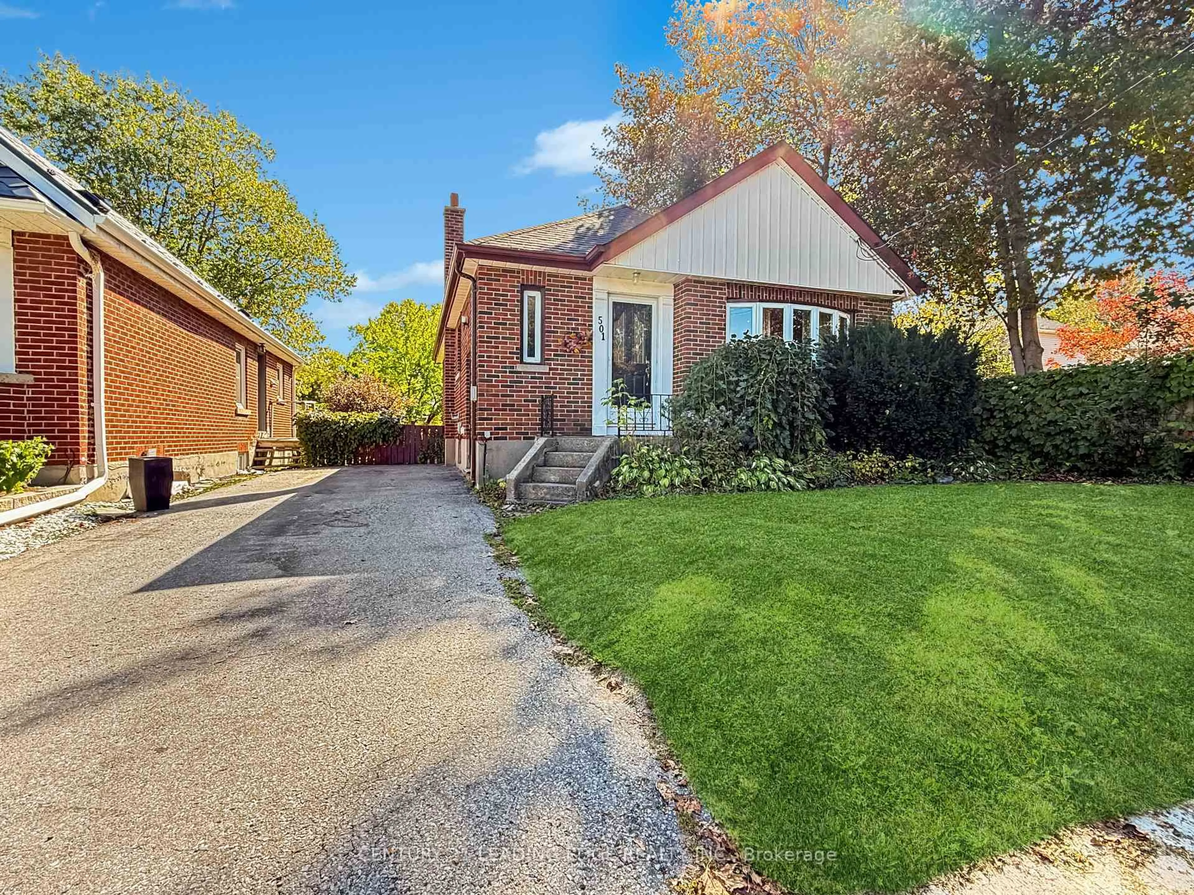 Unknown for 501 Bond St, Oshawa Ontario L1G 1C2