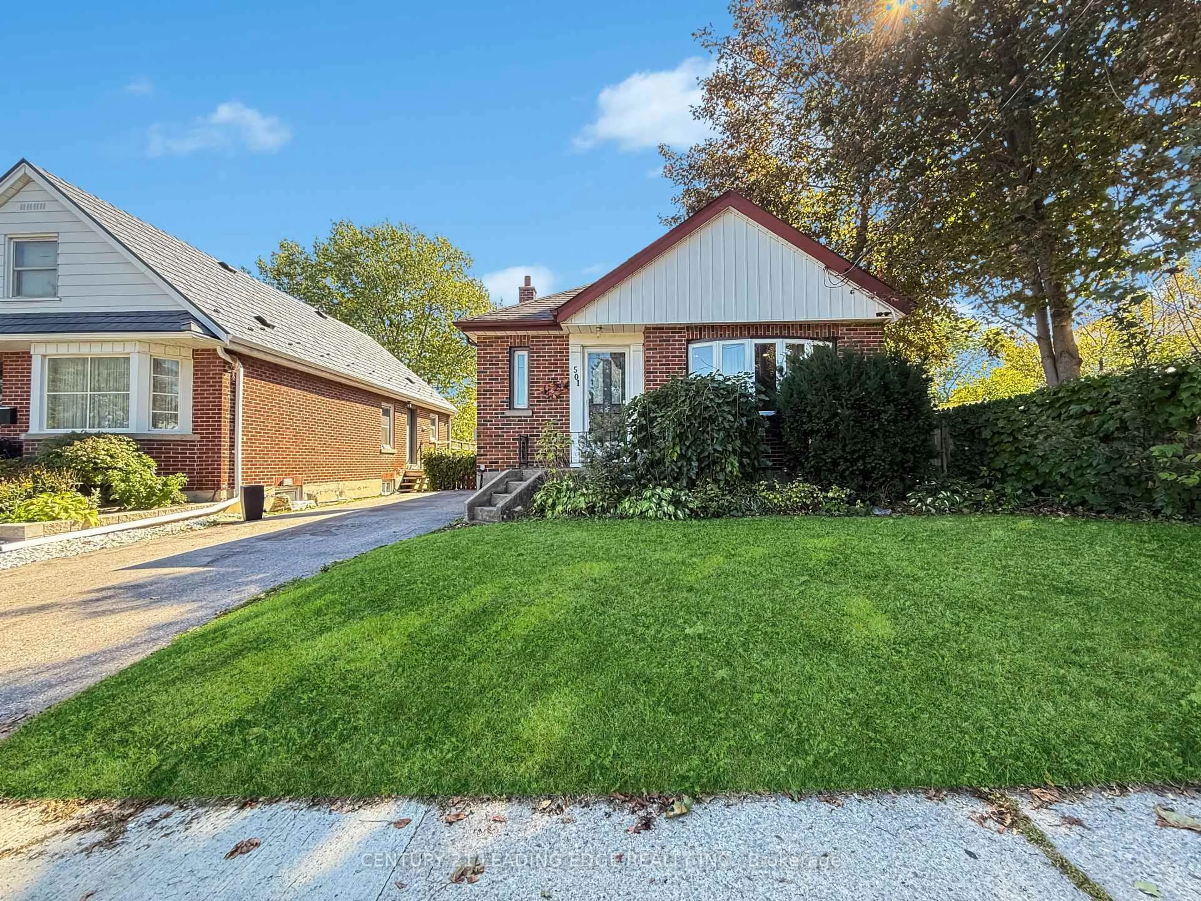 Unknown for 501 Bond St, Oshawa Ontario L1G 1C2
