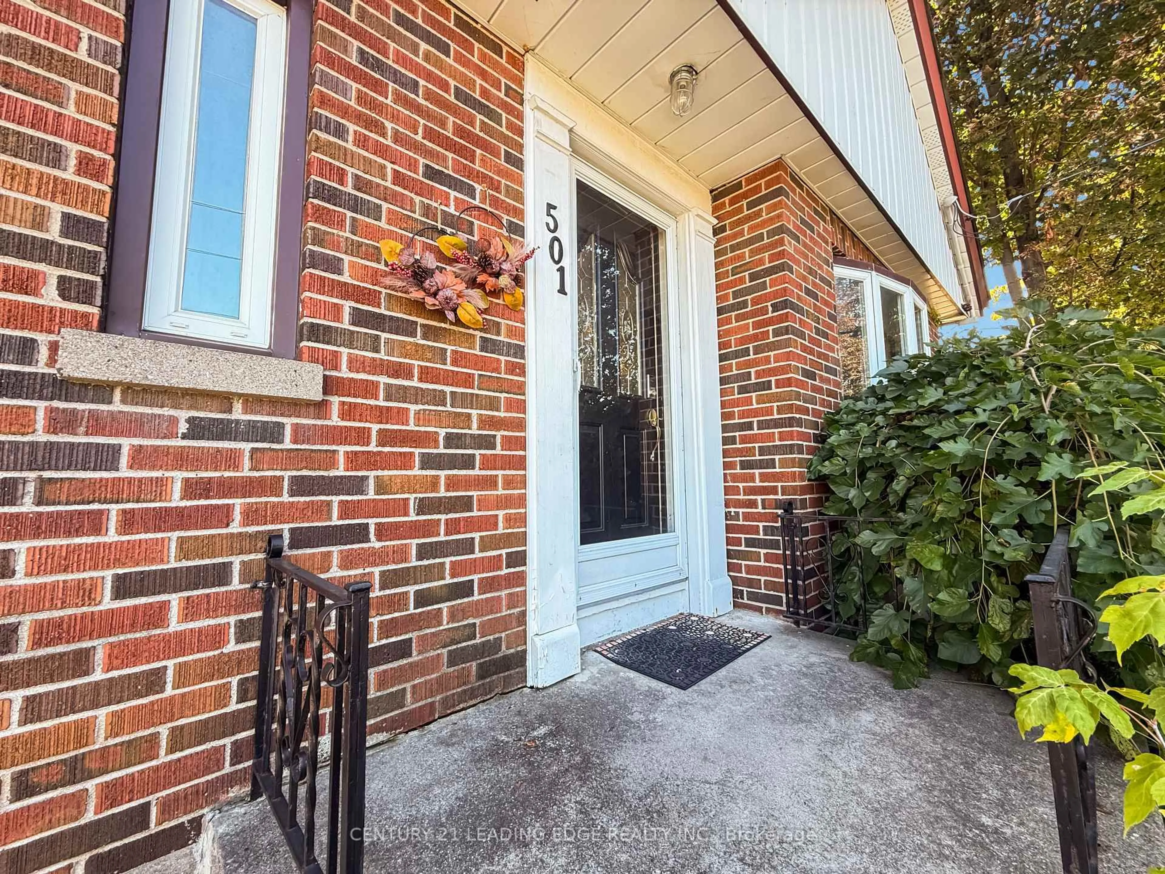 Unknown for 501 Bond St, Oshawa Ontario L1G 1C2