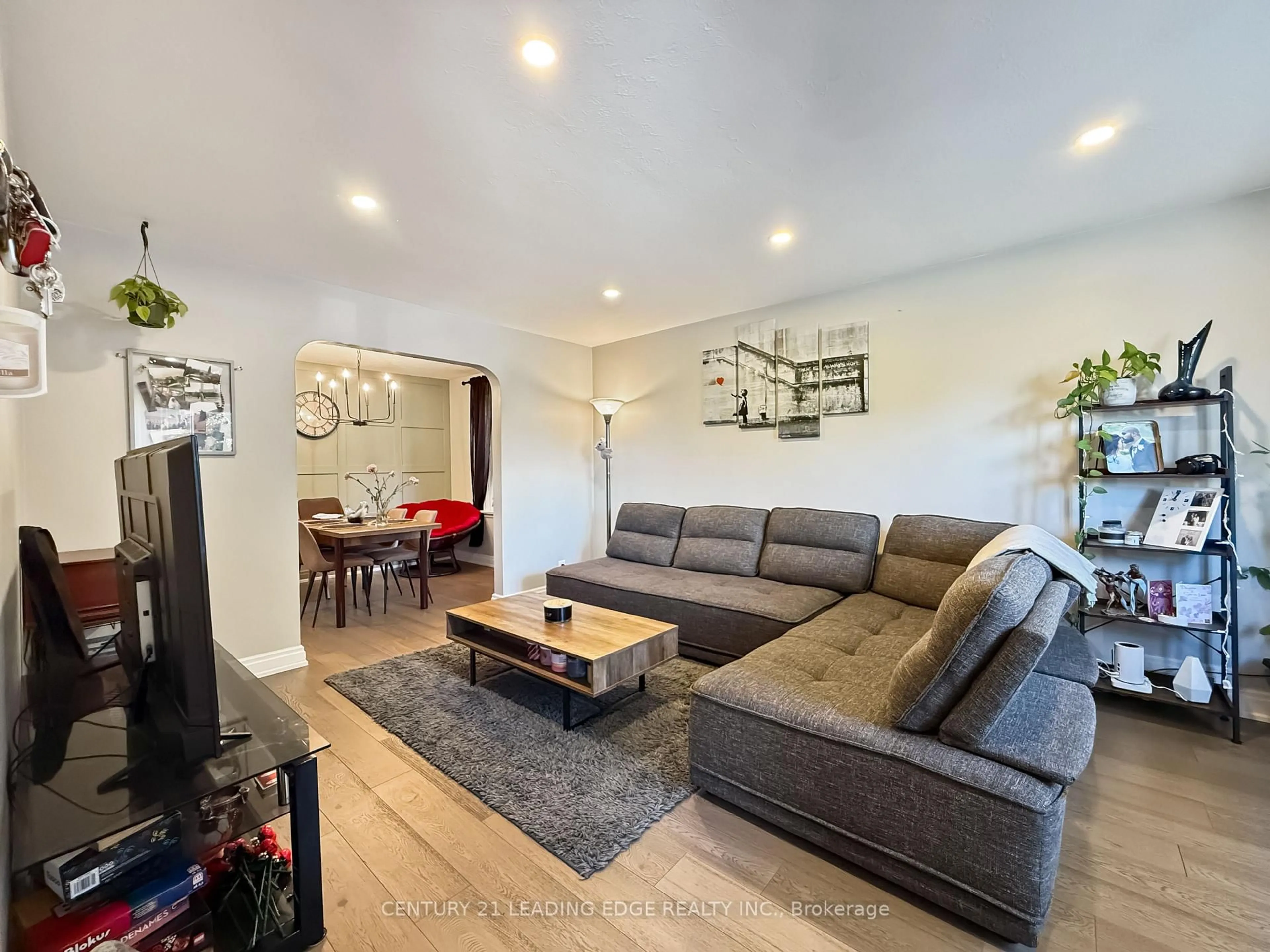 Living room with furniture, unknown for 501 Bond St, Oshawa Ontario L1G 1C2