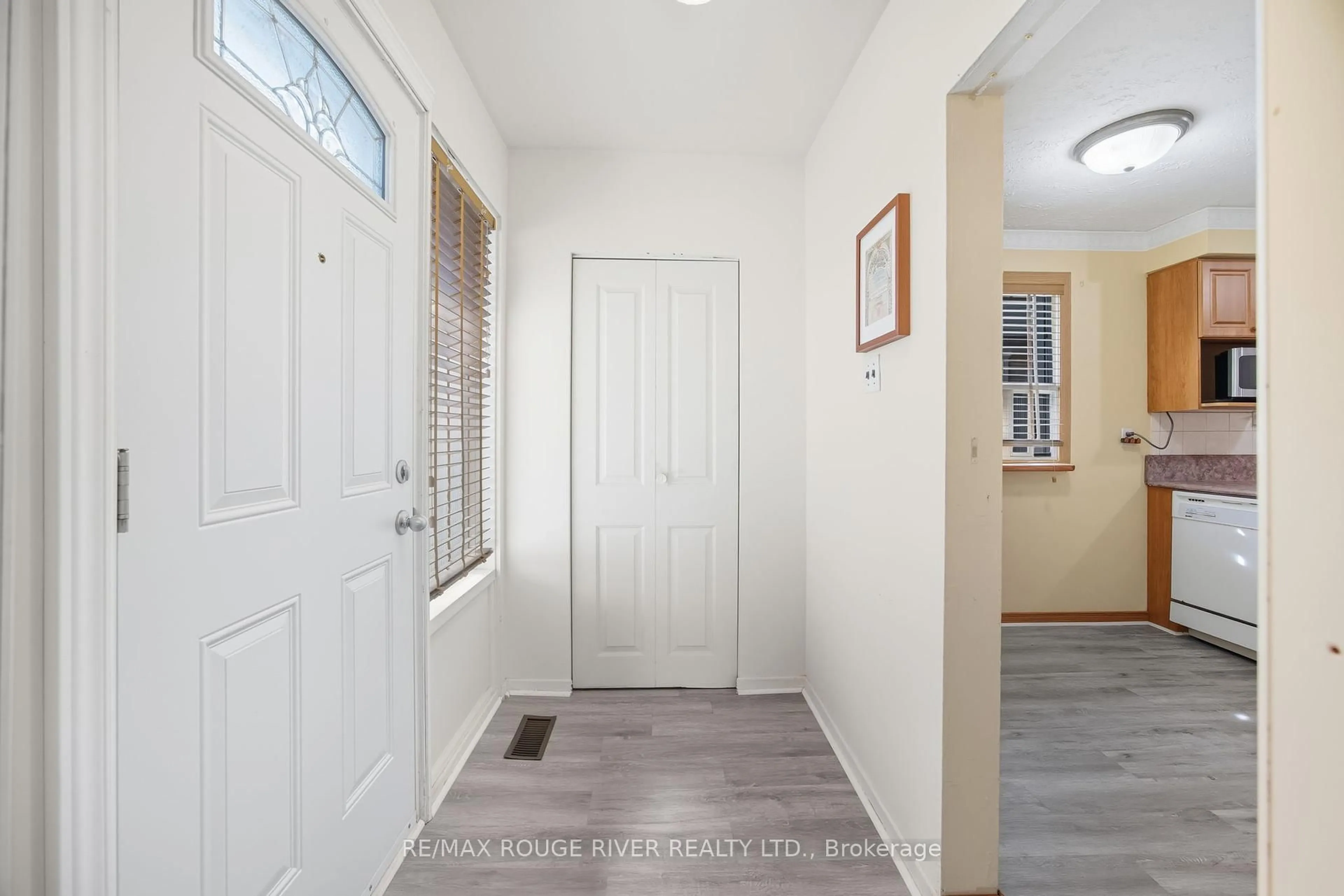 Indoor entryway for 412 Brimorton Dr, Toronto Ontario M1H 2E3
