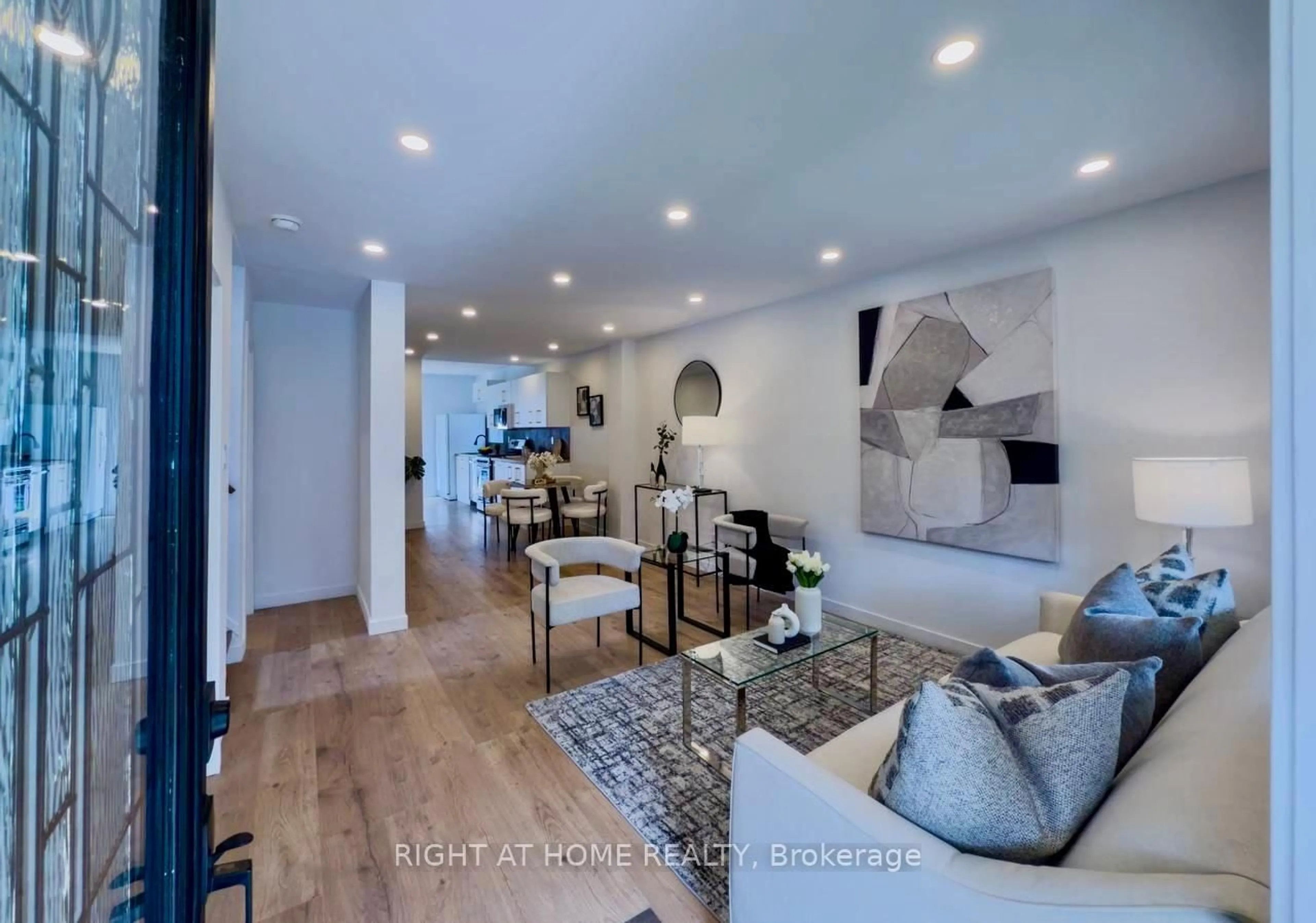 Living room with furniture, unknown for 32 Brenton St, Toronto Ontario M4B 1C9