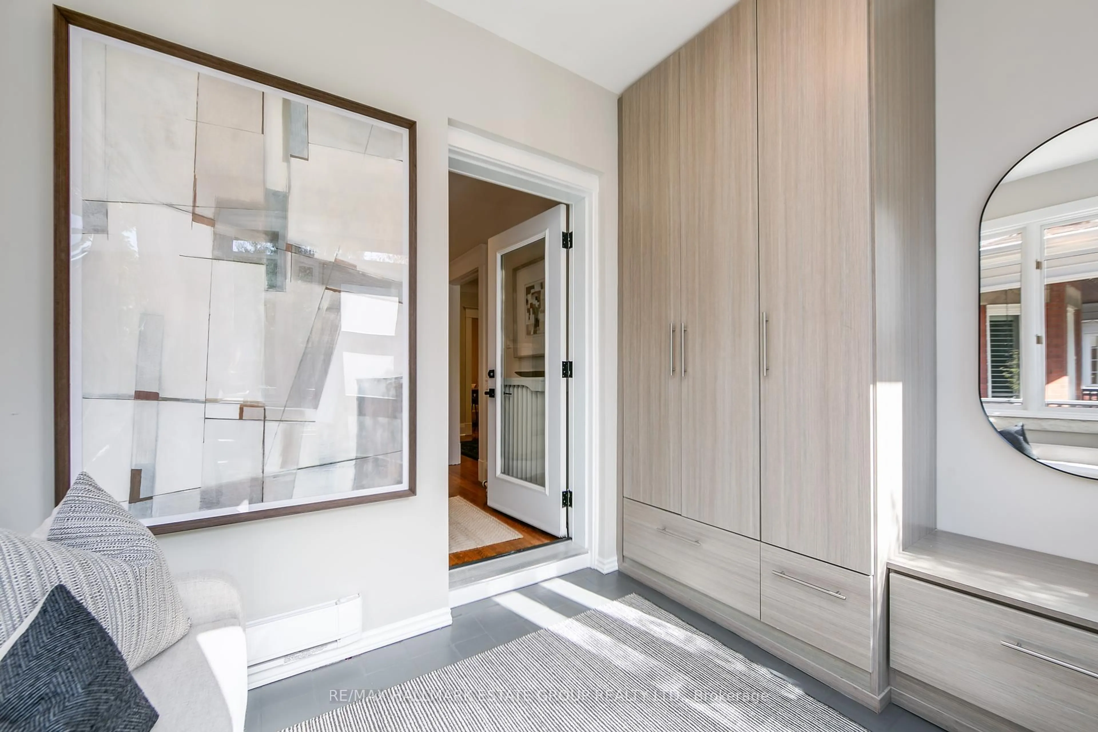 Indoor entryway for 58 Chester Hill Rd, Toronto Ontario M4K 1X3