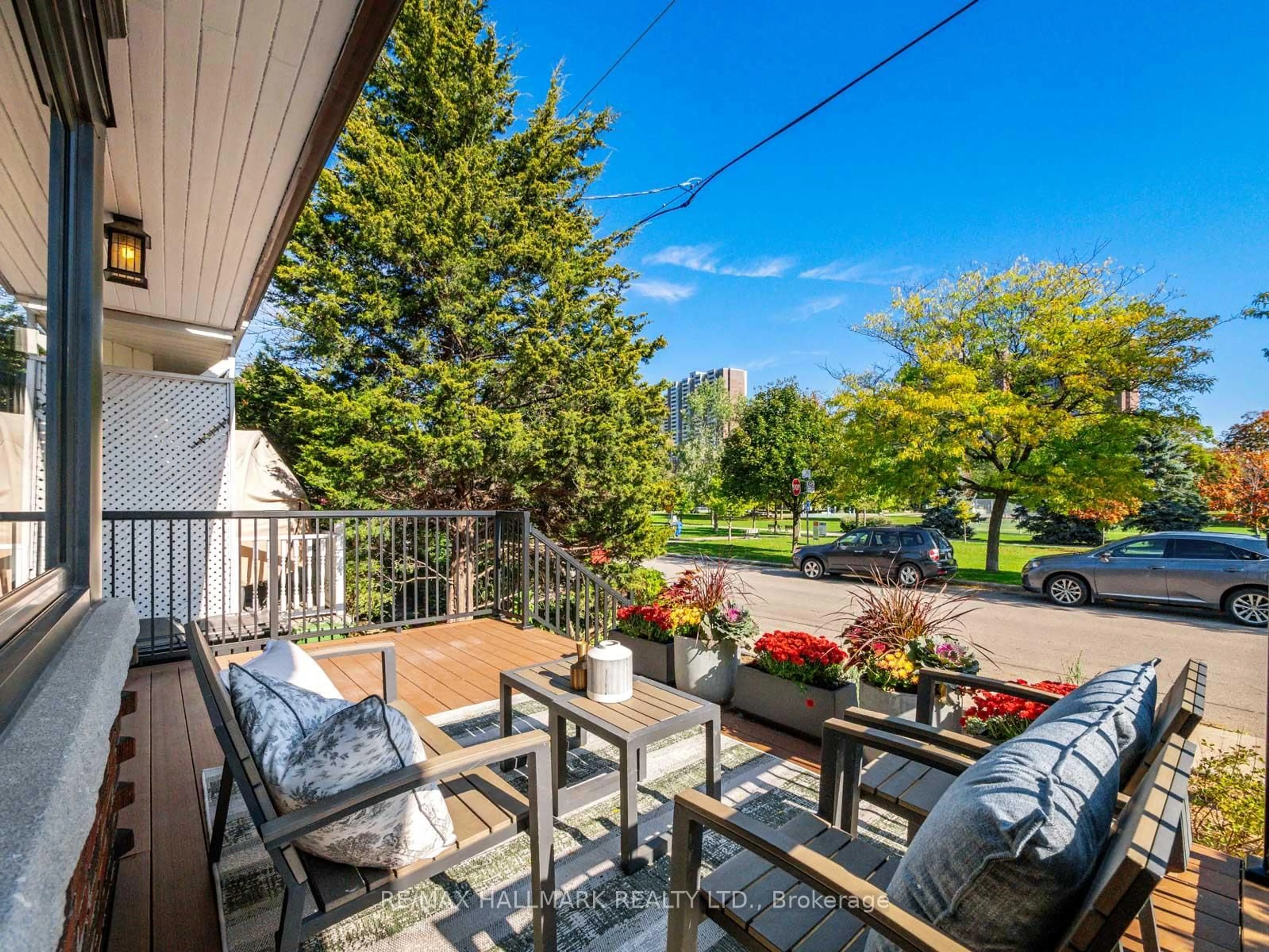 Patio, street for 54 Avonlea Blvd, Toronto Ontario M4C 5E5