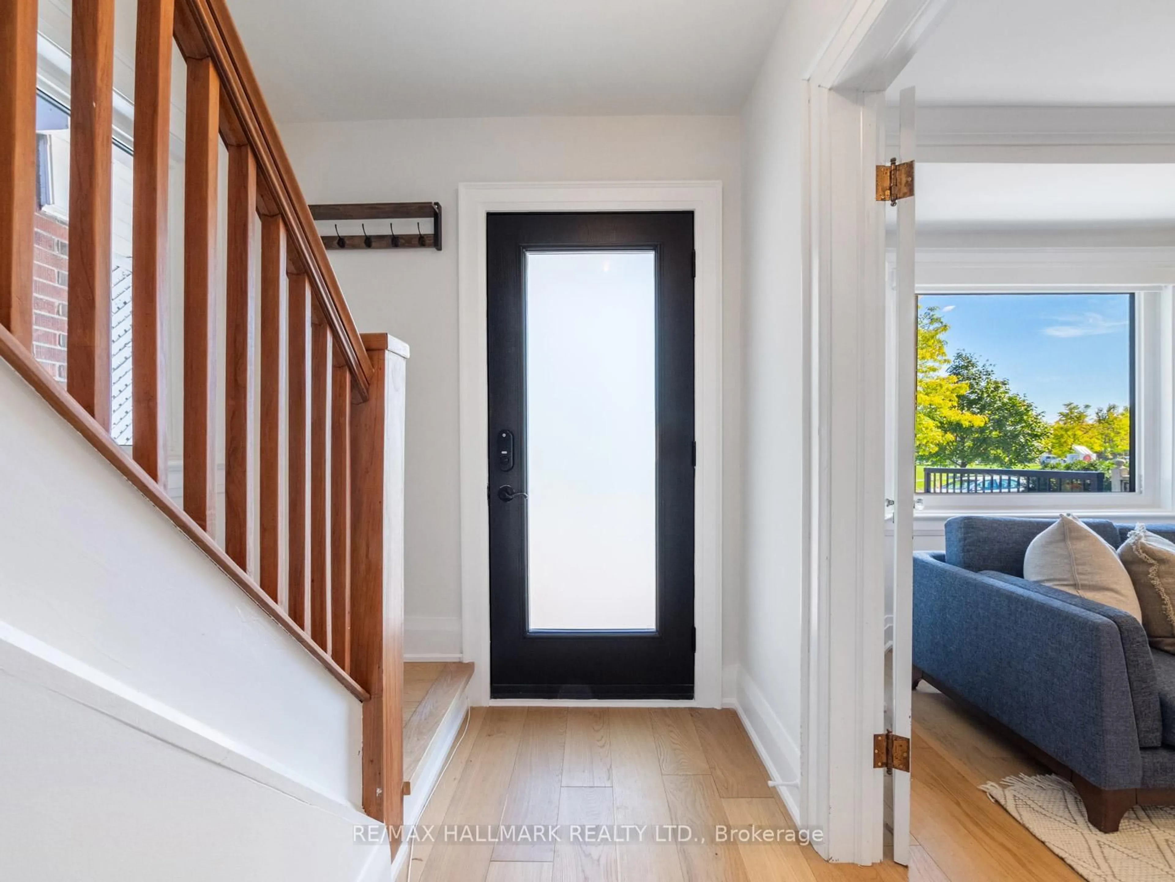 Indoor entryway for 54 Avonlea Blvd, Toronto Ontario M4C 5E5