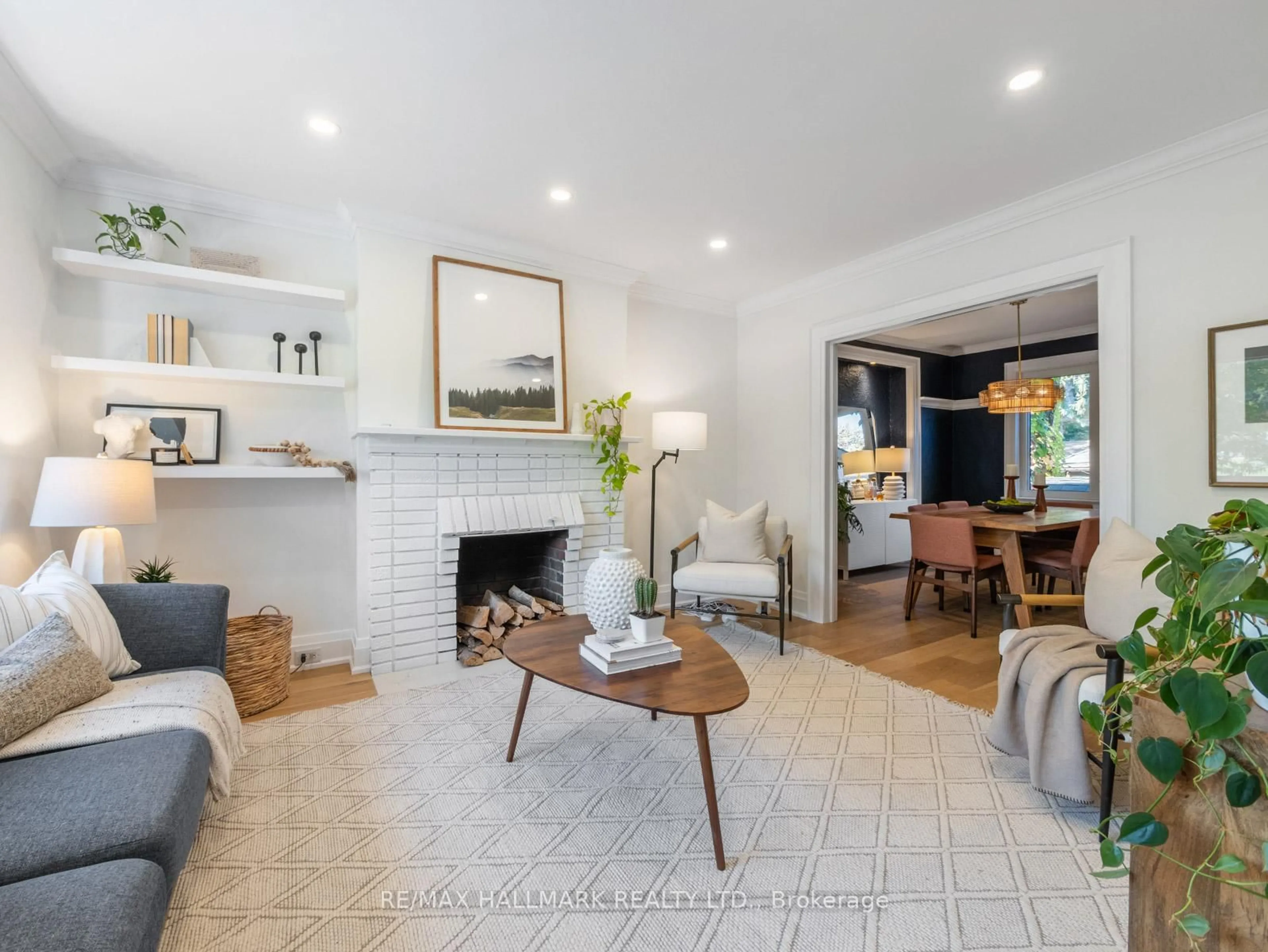Living room with furniture, unknown for 54 Avonlea Blvd, Toronto Ontario M4C 5E5