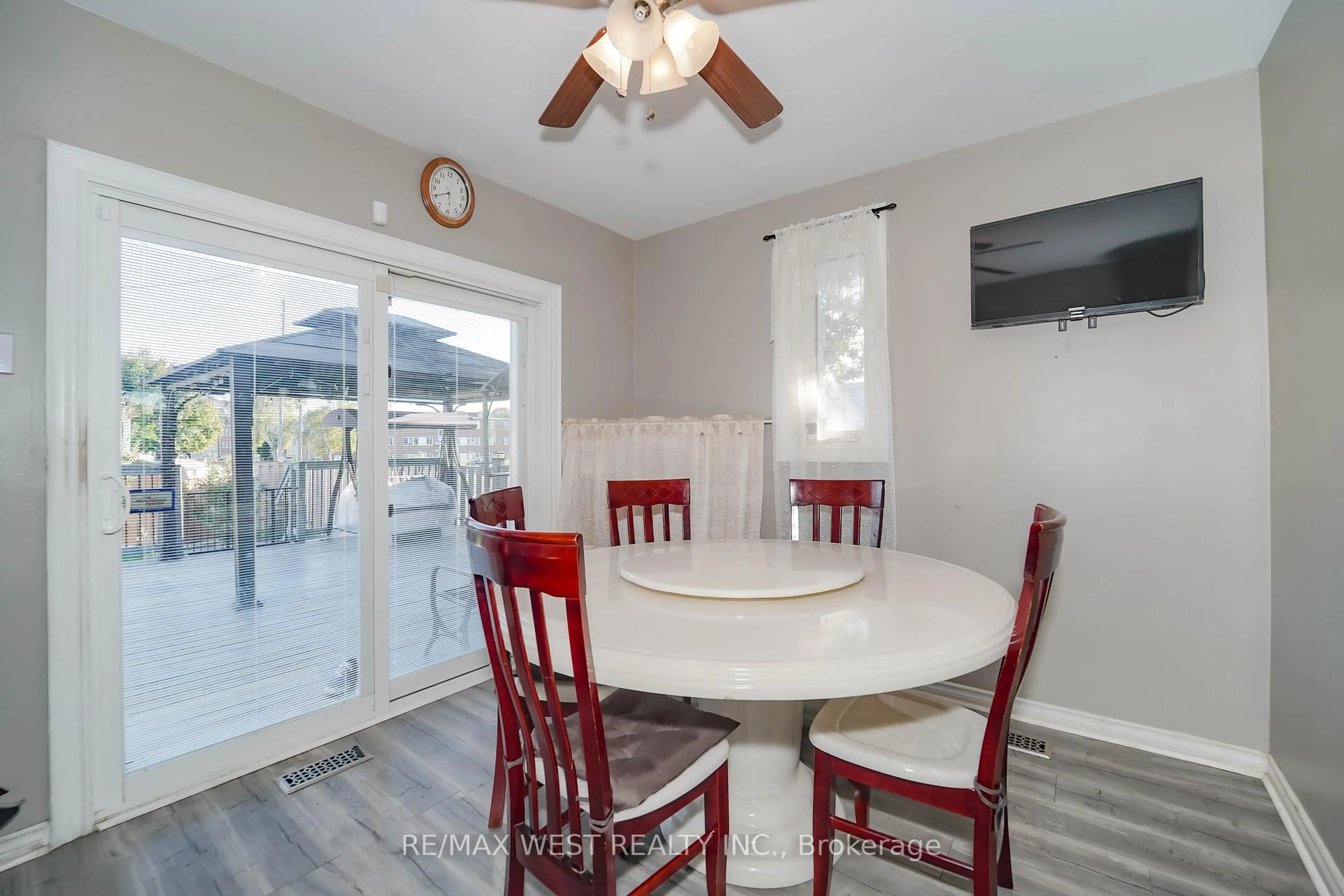 Dining room, unknown for 293 Frontenac Ave, Oshawa Ontario L1J 2A5