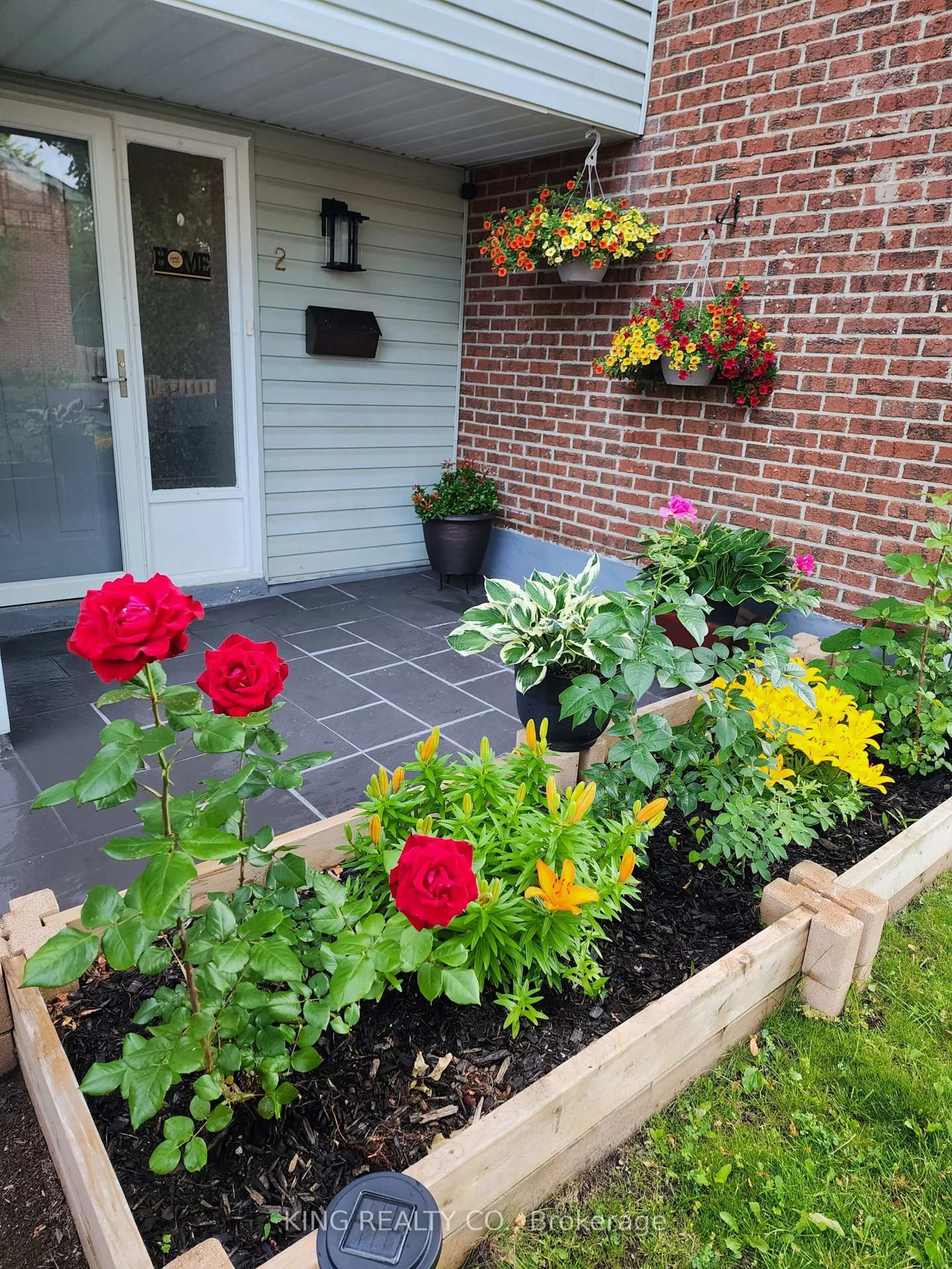 Patio, street for 909 King St #2, Oshawa Ontario L1J 2L4