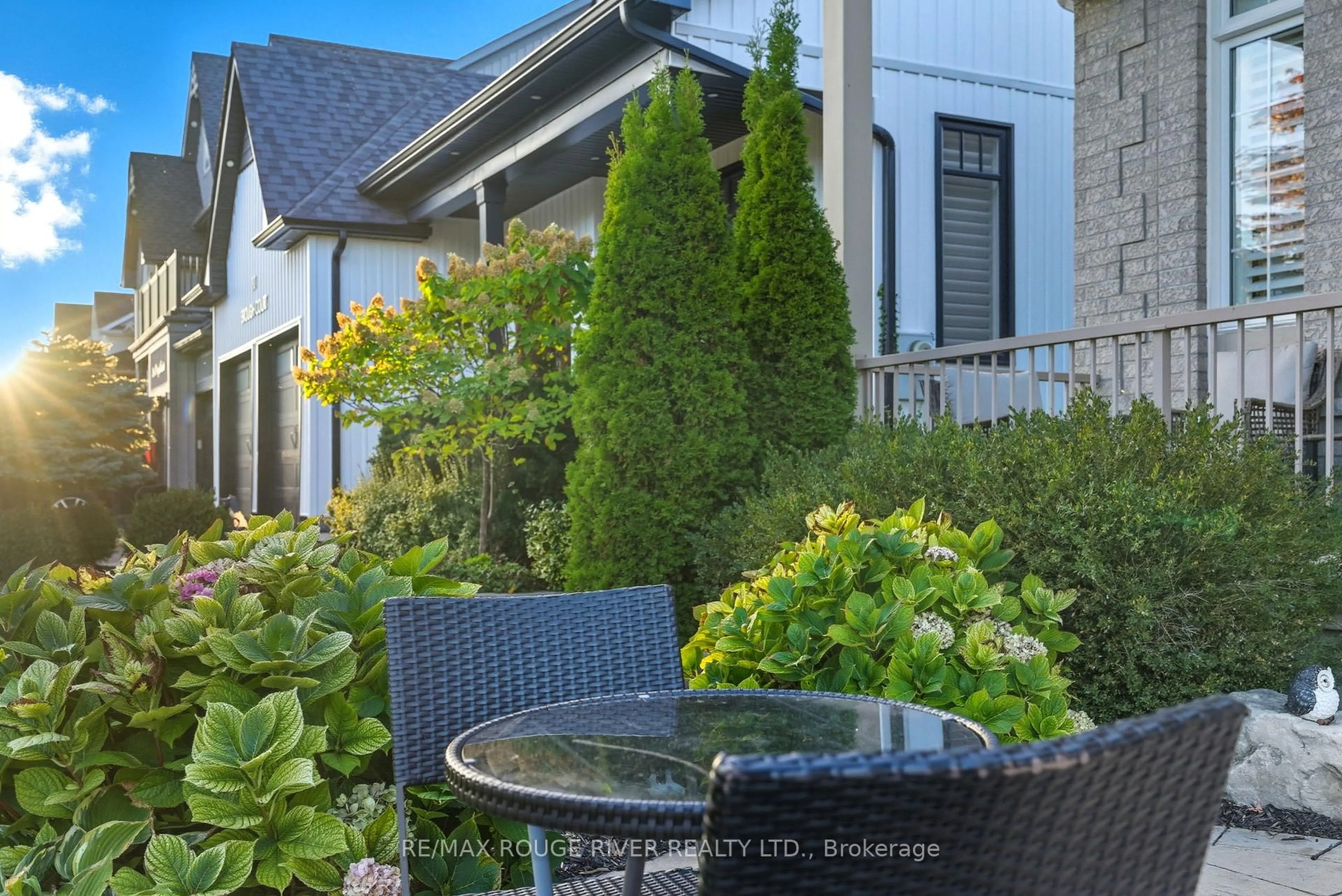 Patio, street for 16 Brough Crt, Clarington Ontario L1C 0B3