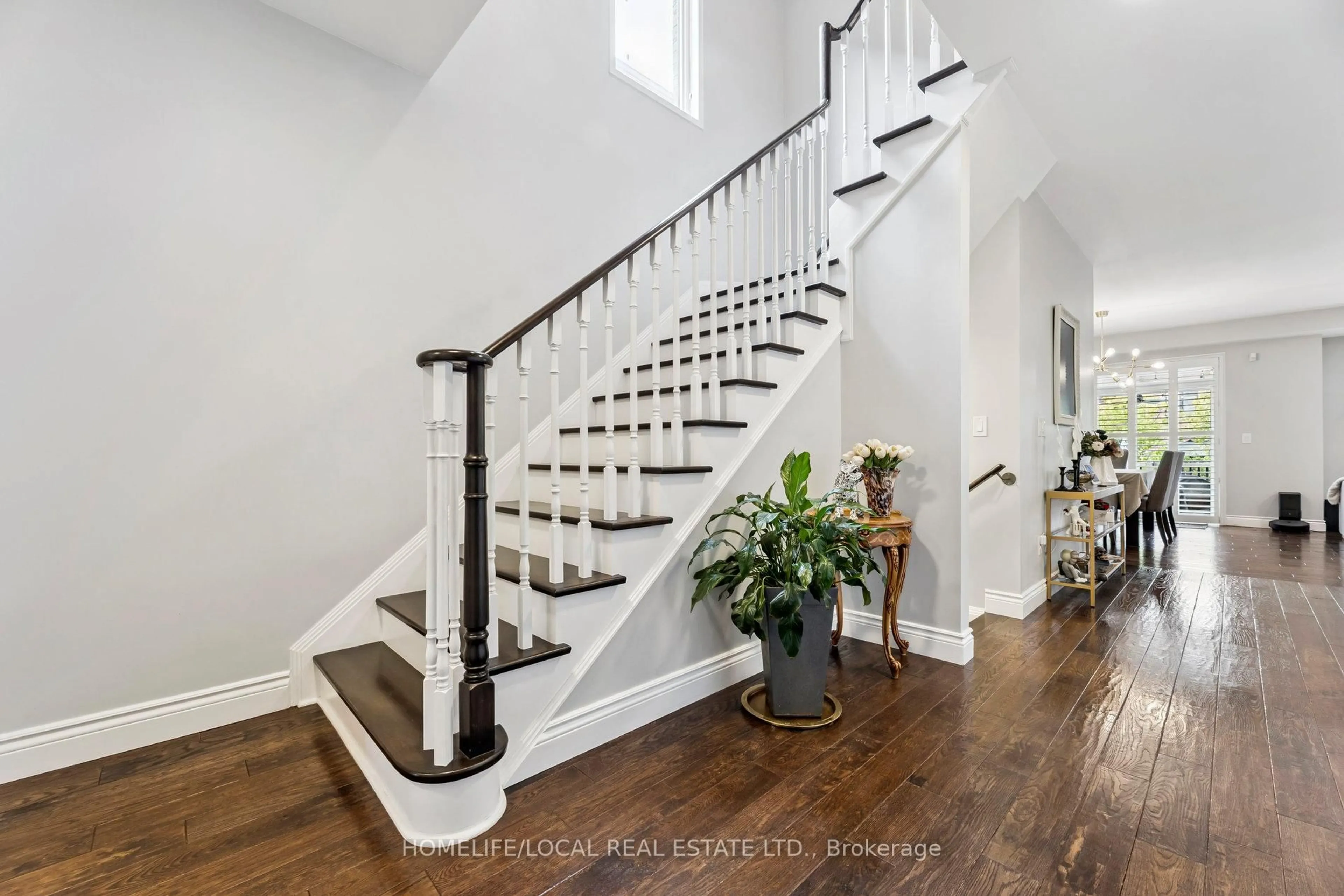 Stairs for 147 Underwood Dr, Whitby Ontario L1M 0K9