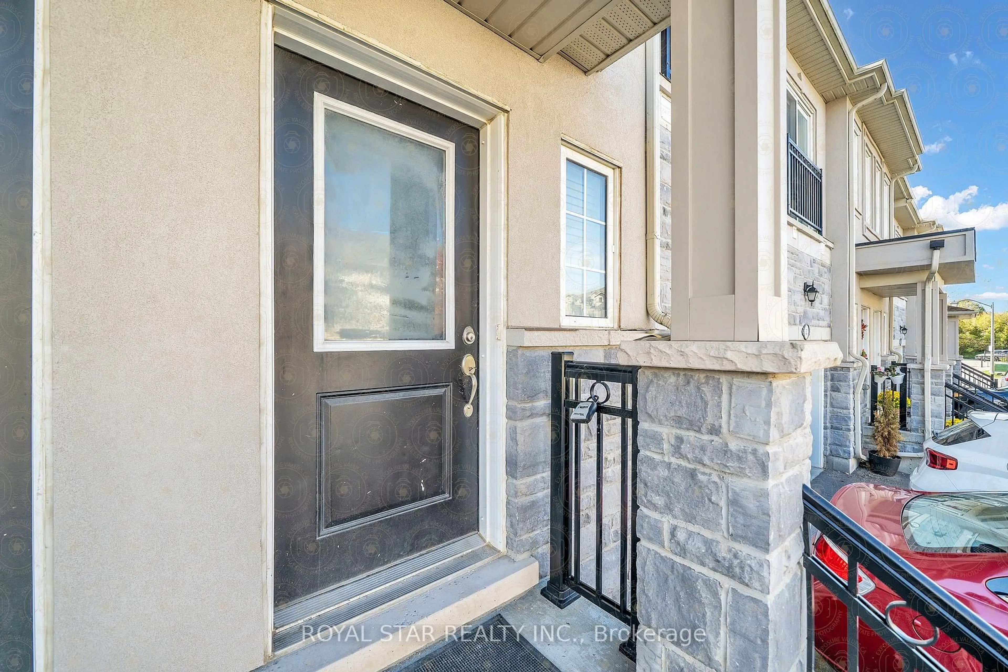 Indoor entryway for 30 Prospect Way, Whitby Ontario L1N 0L4