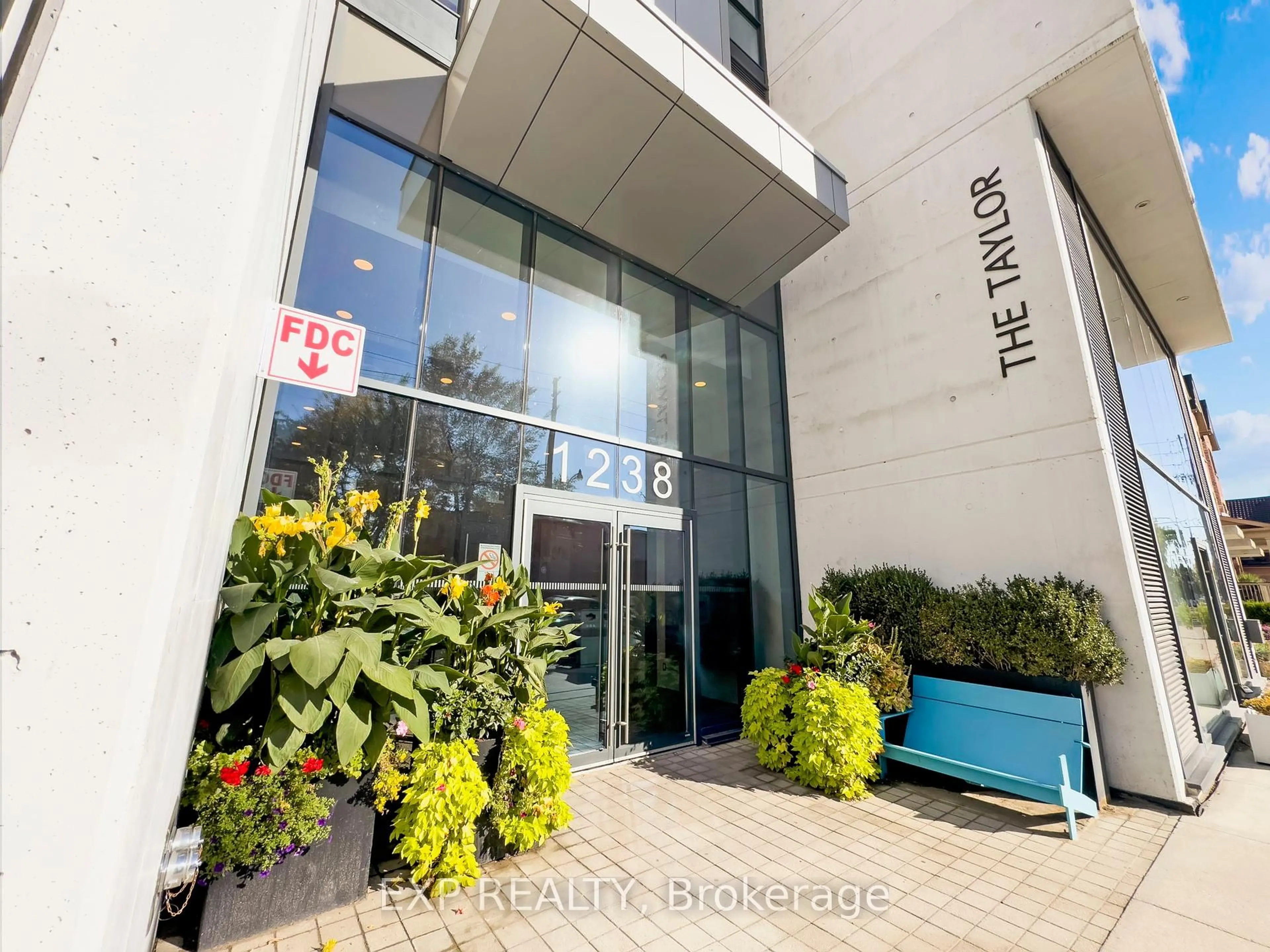 Indoor foyer for 1238 Dundas St St #804, Toronto Ontario M4M 0C6