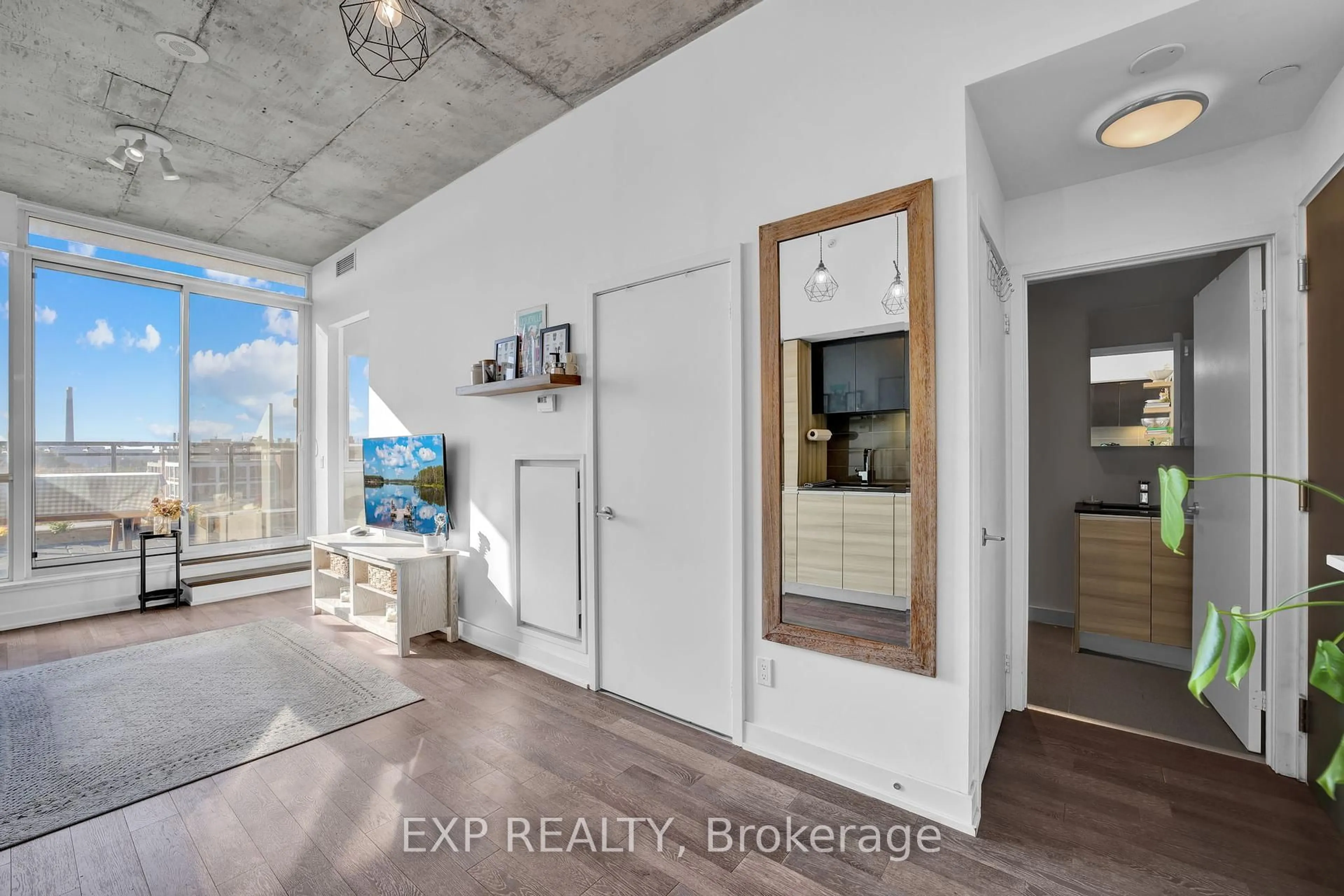 Indoor entryway for 1238 Dundas St St #804, Toronto Ontario M4M 0C6