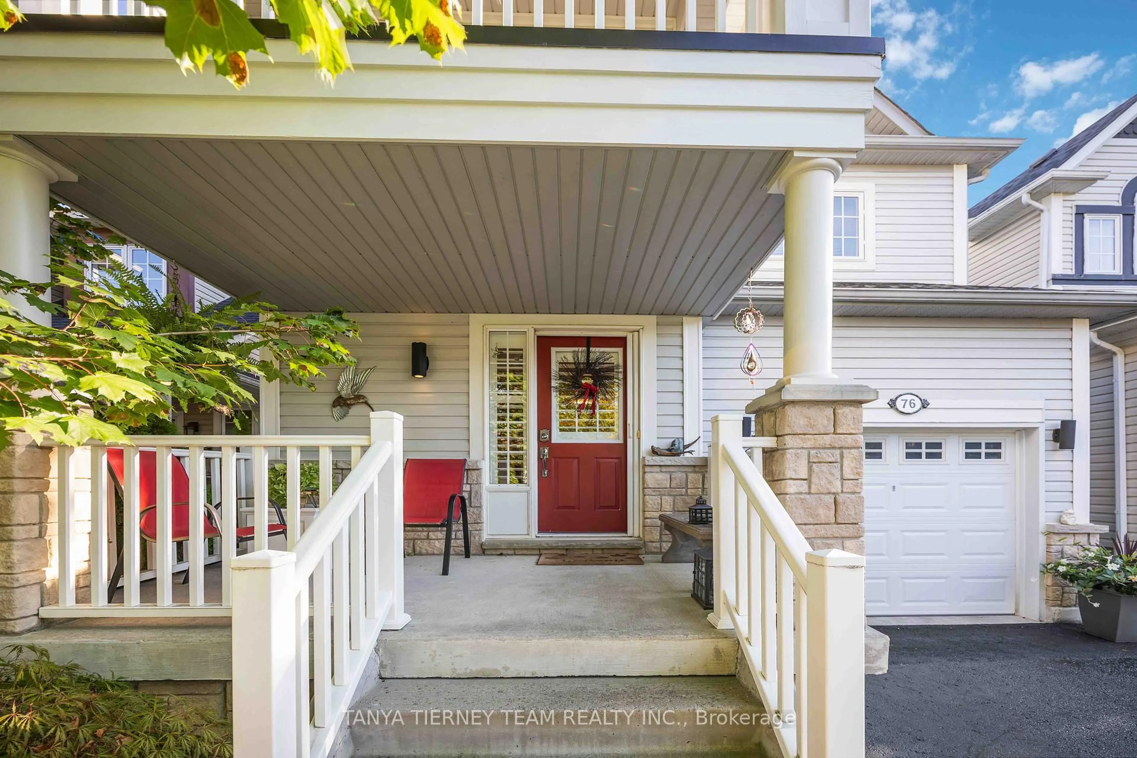 Indoor entryway for 76 Northgrove Cres, Whitby Ontario L1M 2M9