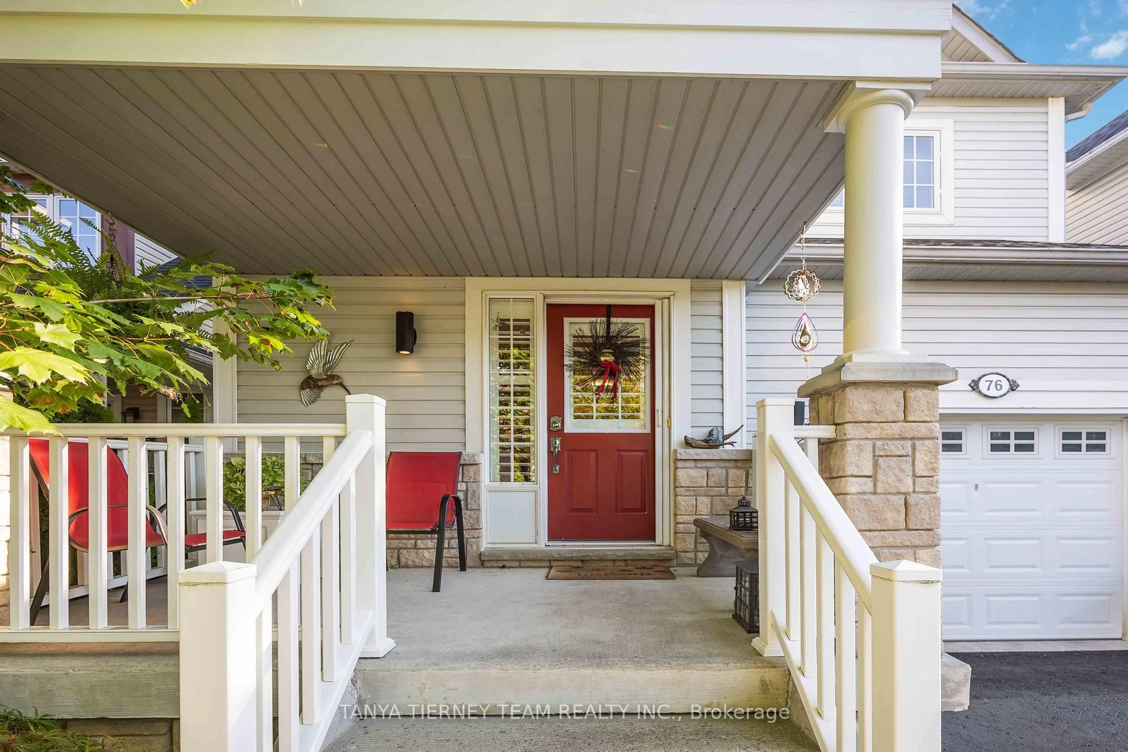 Indoor entryway for 76 Northgrove Cres, Whitby Ontario L1M 2M9