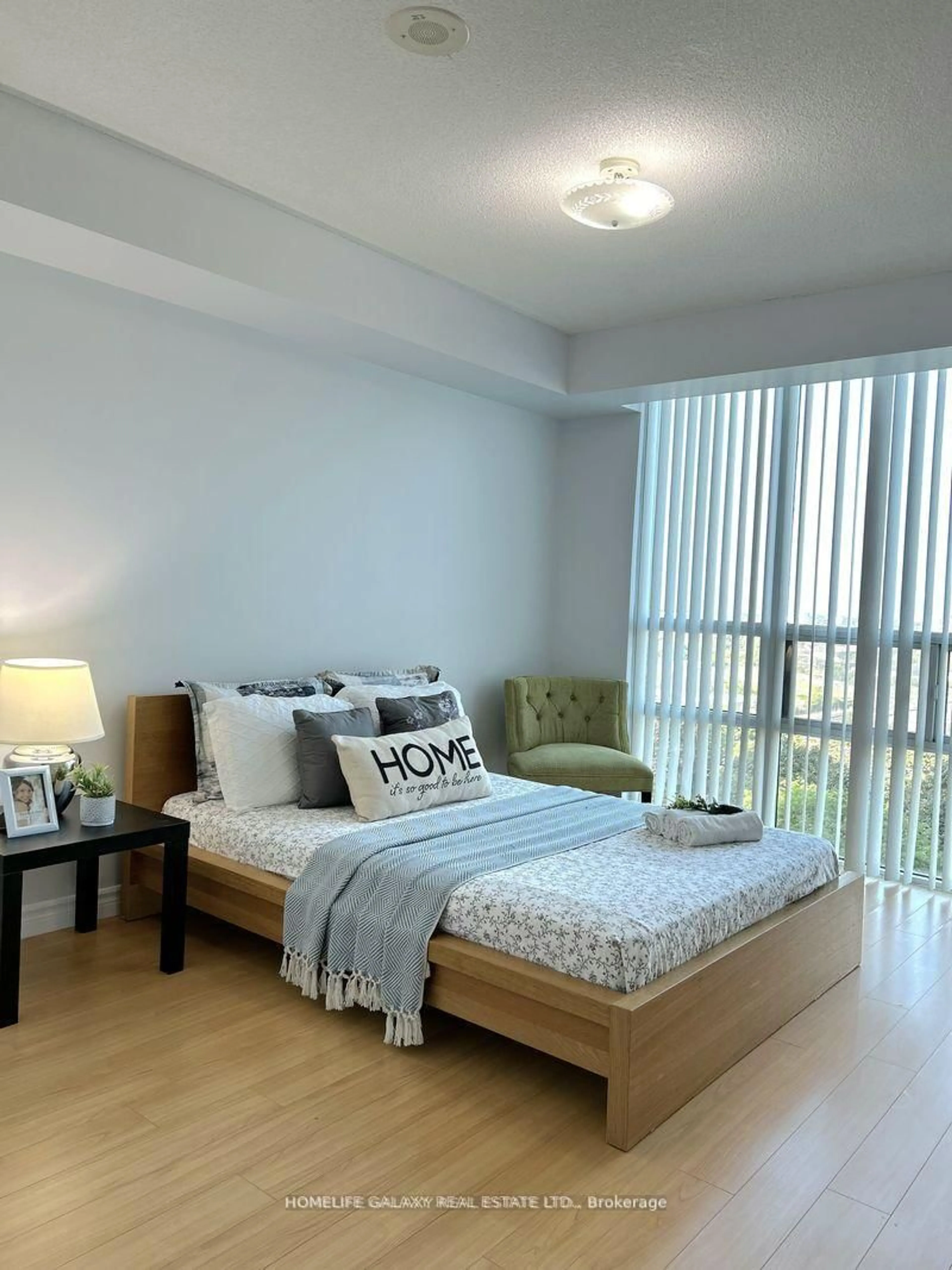 Bedroom with bed, wood/laminate floor for 68 Grangeway Ave #1109, Toronto Ontario M1H 0A1