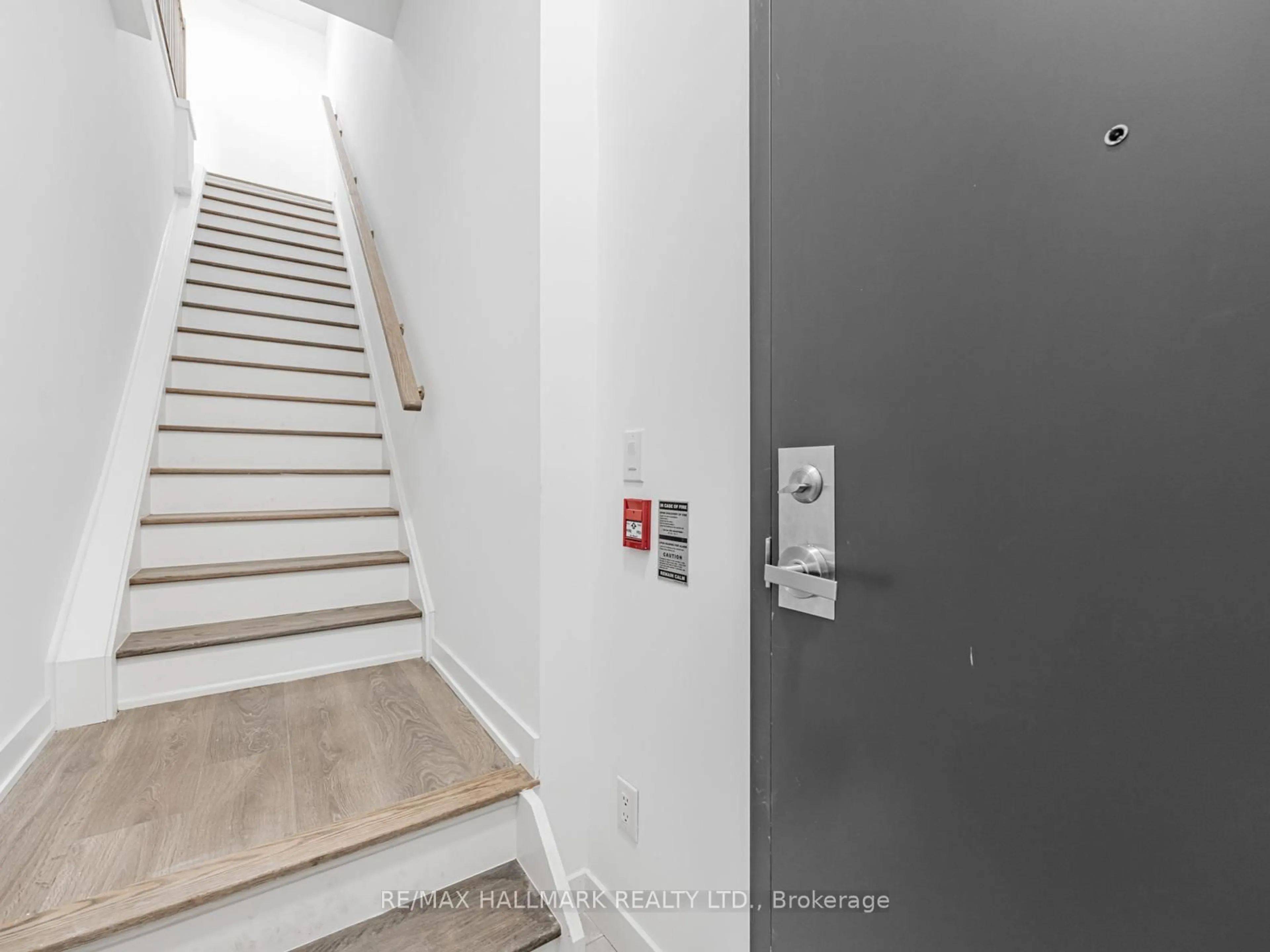 Stairs for 1491 O'Connor Dr #1, Toronto Ontario M4B 2V5