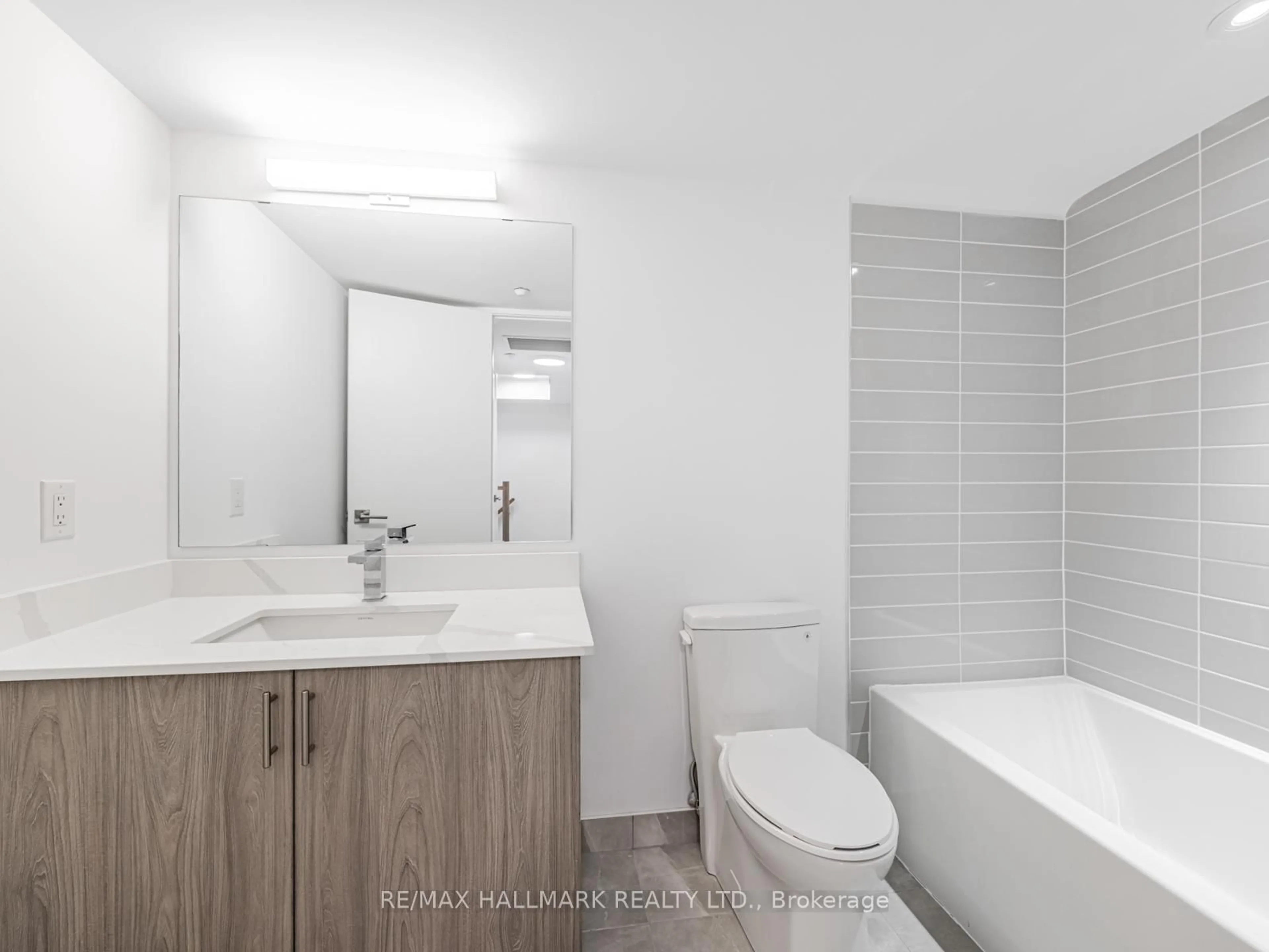 Standard bathroom, unknown for 1491 O'Connor Dr #1, Toronto Ontario M4B 2V5