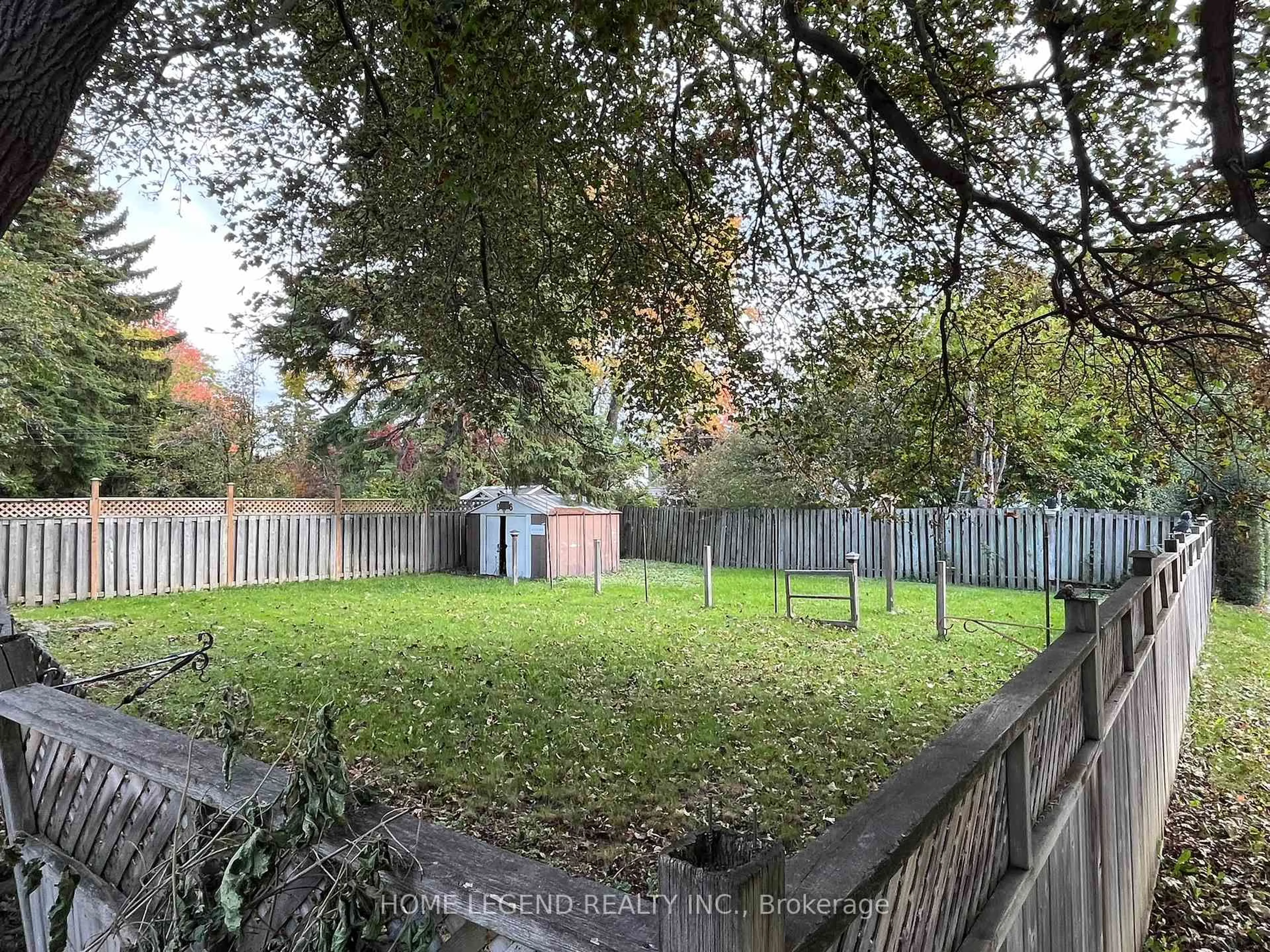 A pic from outside/outdoor area/front of a property/back of a property/a pic from drone, forest/trees view for 96 Pitfield Rd, Toronto Ontario M1S 1Y6