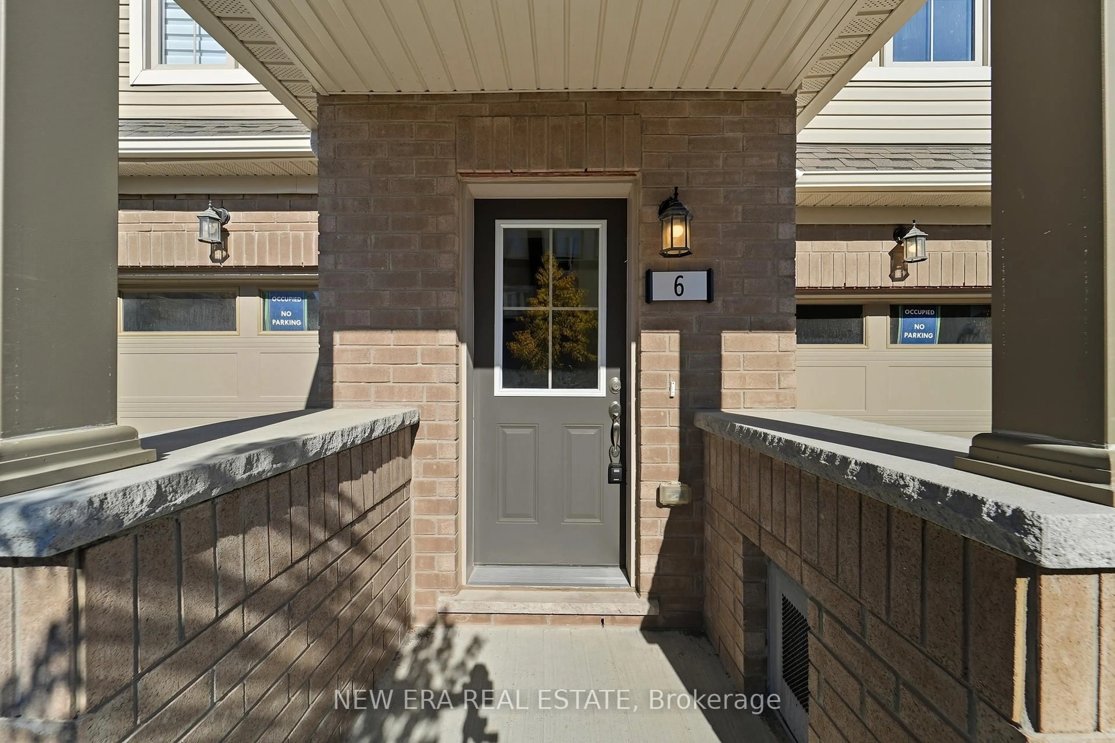 Indoor entryway for 6 Malone Lane, Clarington Ontario L1E 0H8