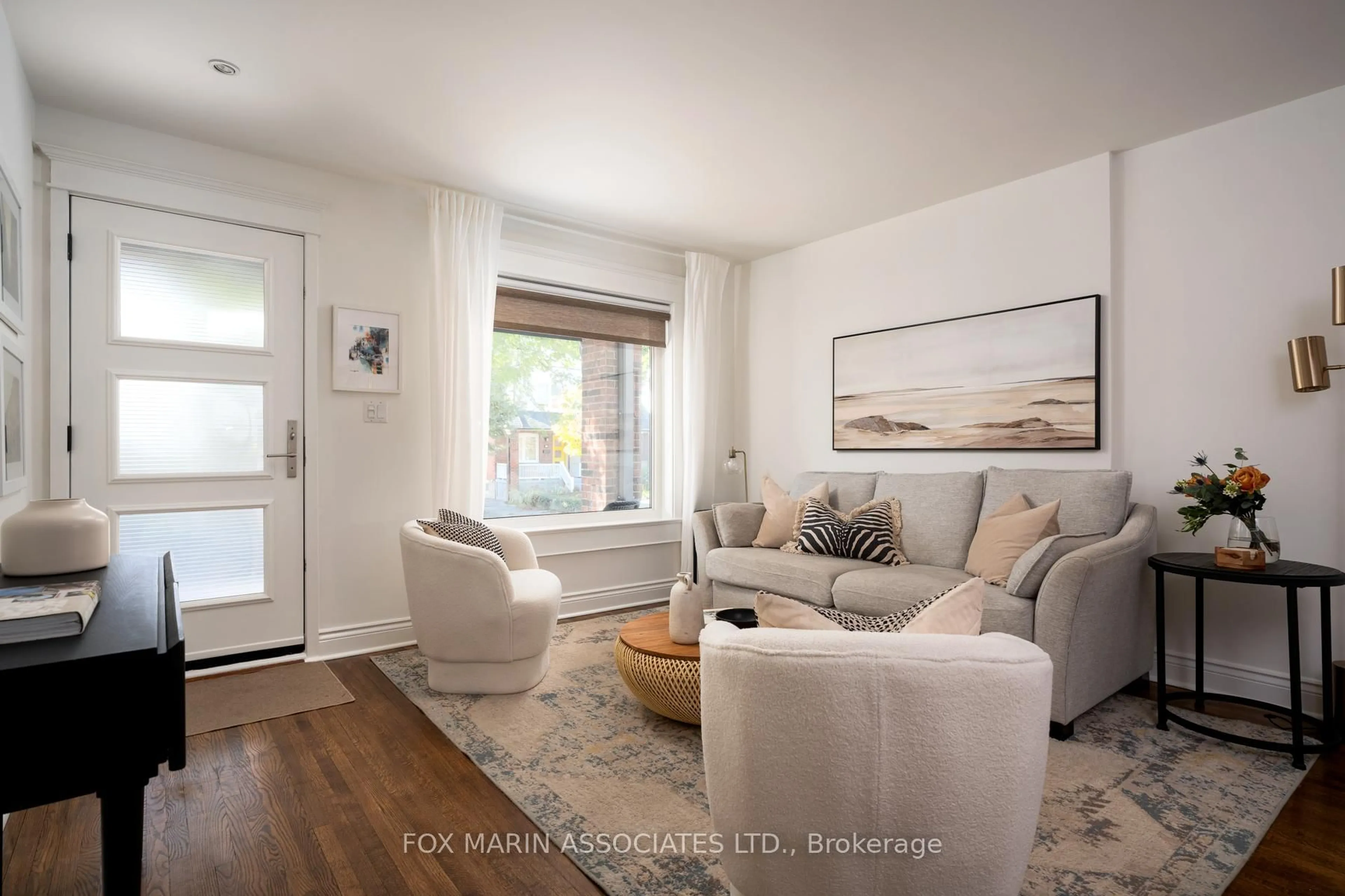 Living room with furniture, unknown for 29 Hiltz Ave, Toronto Ontario M4L 2N6