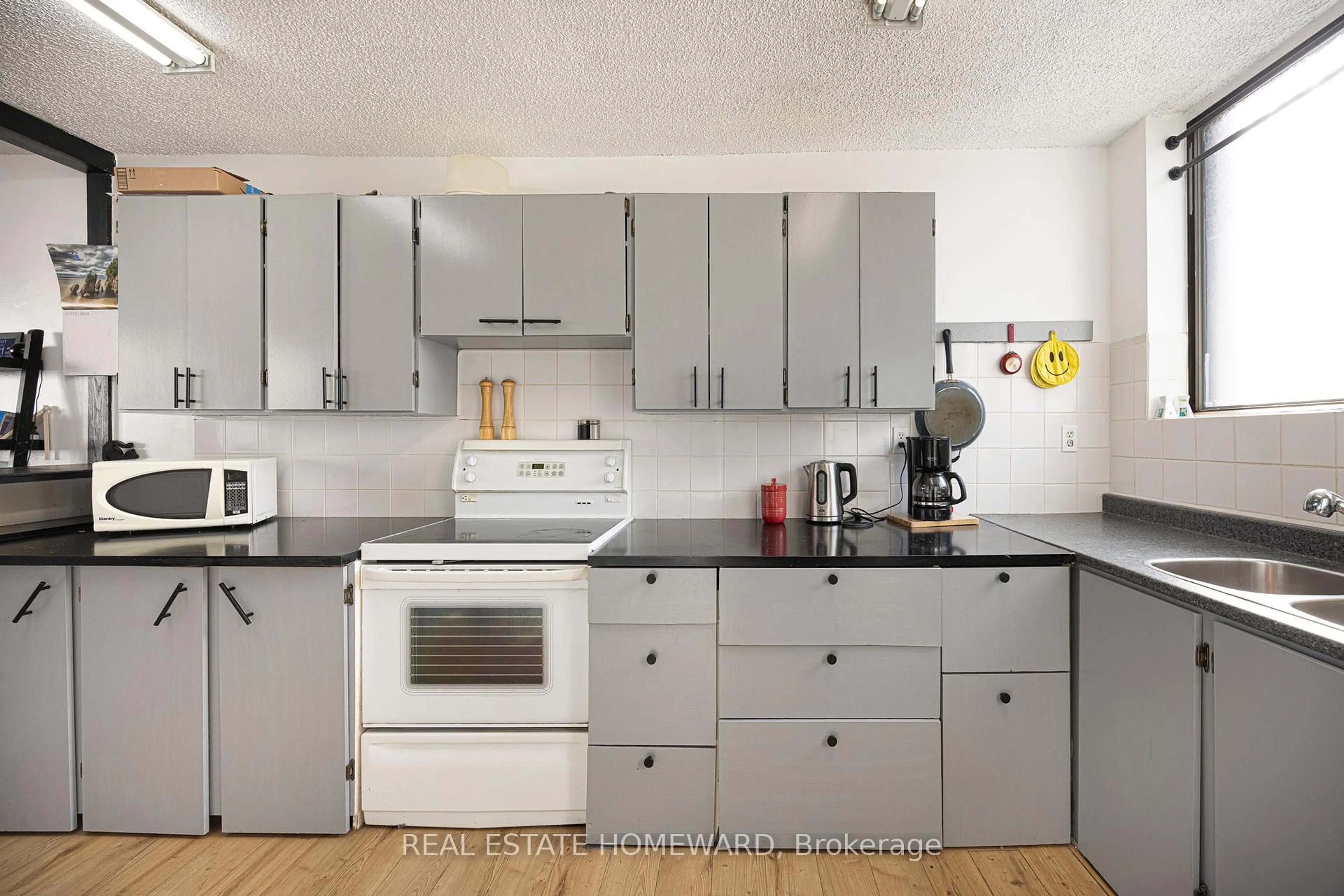 Standard kitchen, unknown for 665 Kennedy Rd #511, Toronto Ontario M1K 5E2