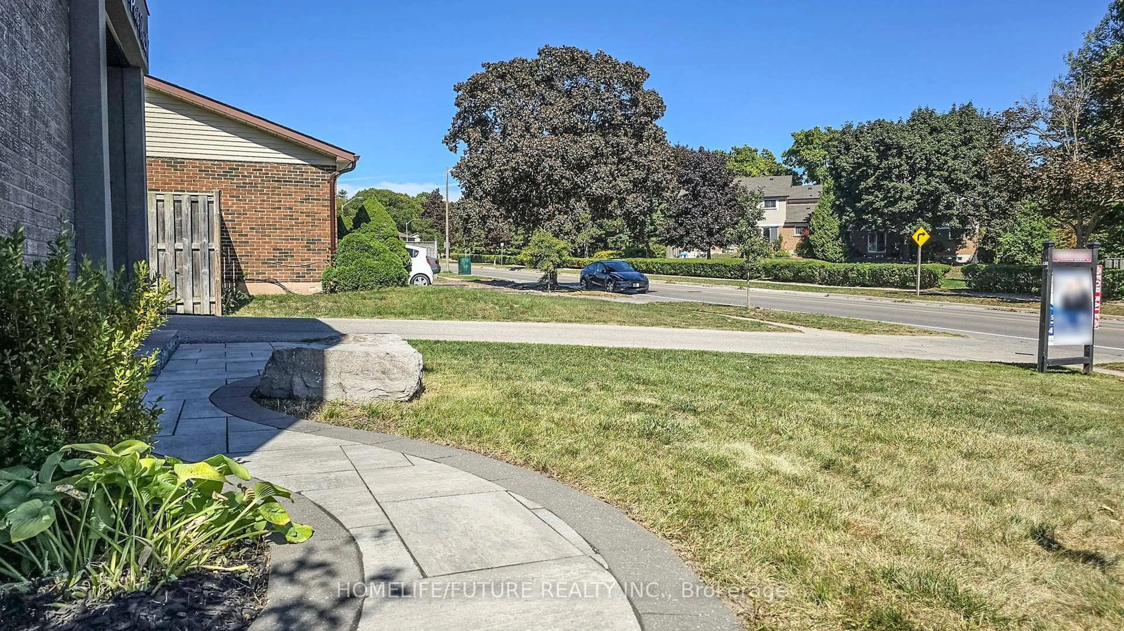 A pic from outside/outdoor area/front of a property/back of a property/a pic from drone, street for 1010 Central Park Blvd, Oshawa Ontario L1G 7A6