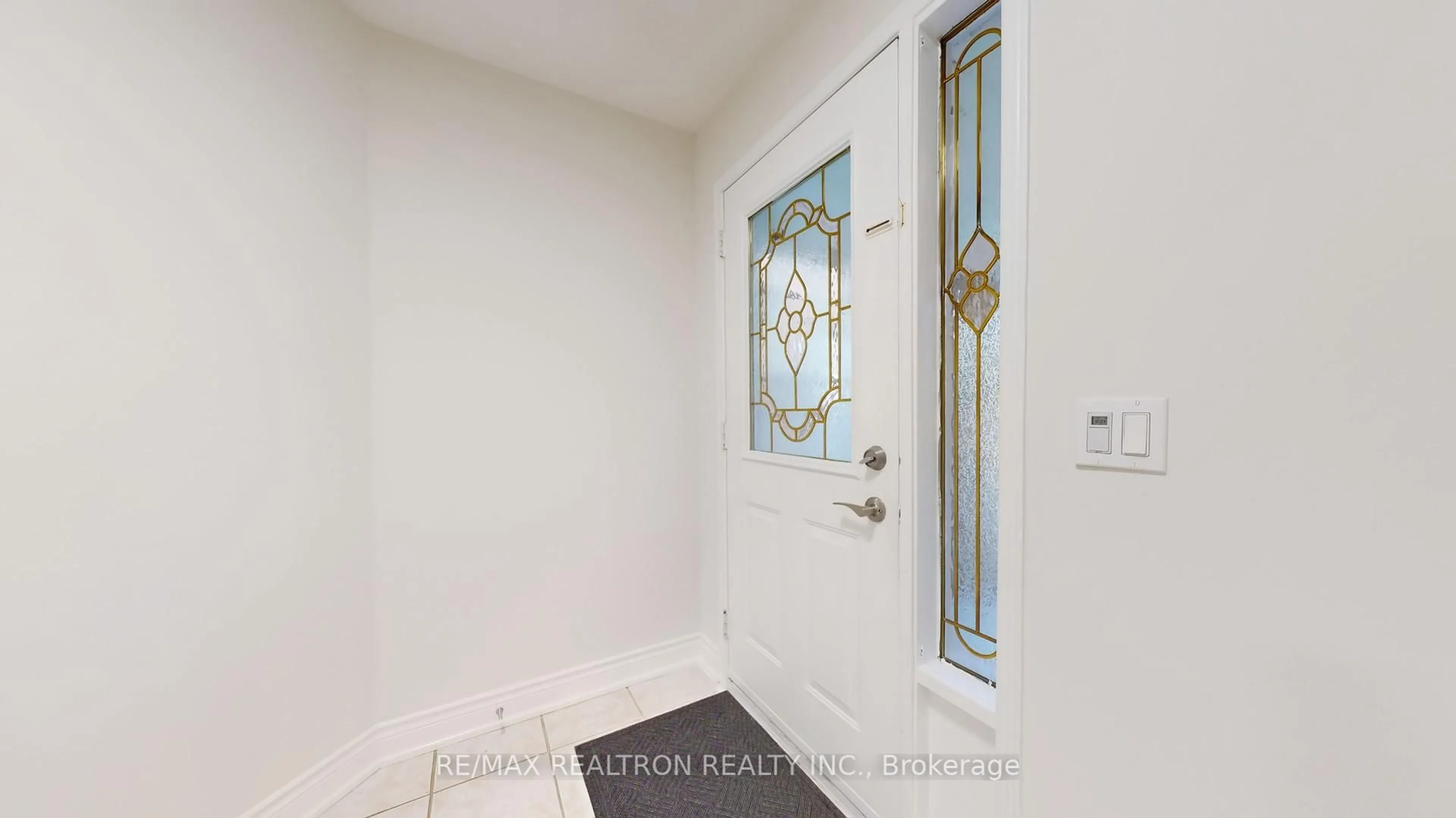 Indoor entryway for 25 Greybeaver Tr, Toronto Ontario M1C 4P1