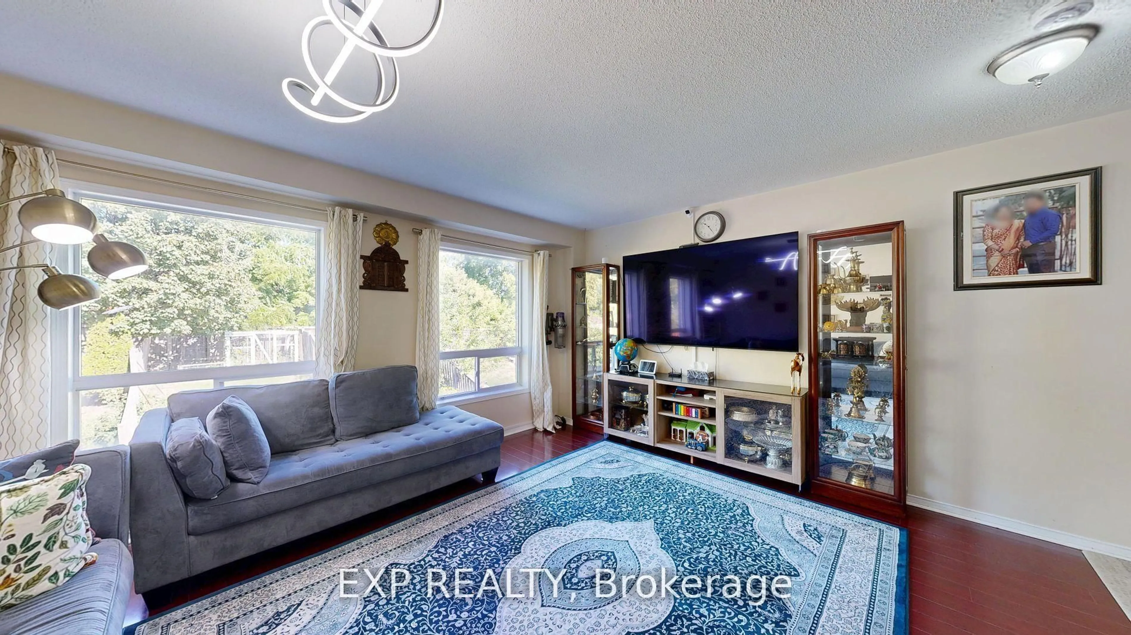 Living room with furniture, unknown for 96 Conn Smythe Dr, Toronto Ontario M1J 3P5