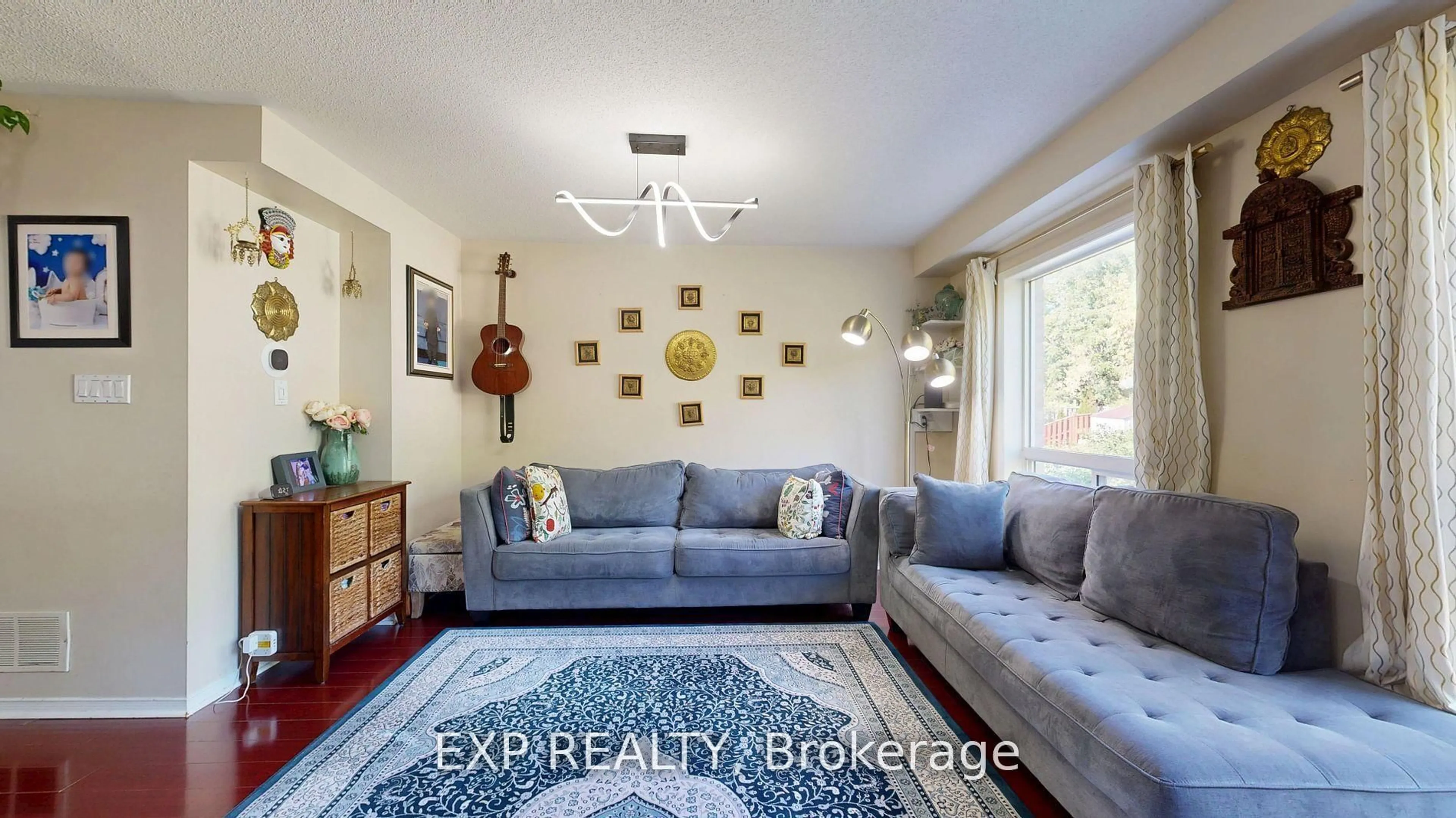 Living room with furniture, unknown for 96 Conn Smythe Dr, Toronto Ontario M1J 3P5