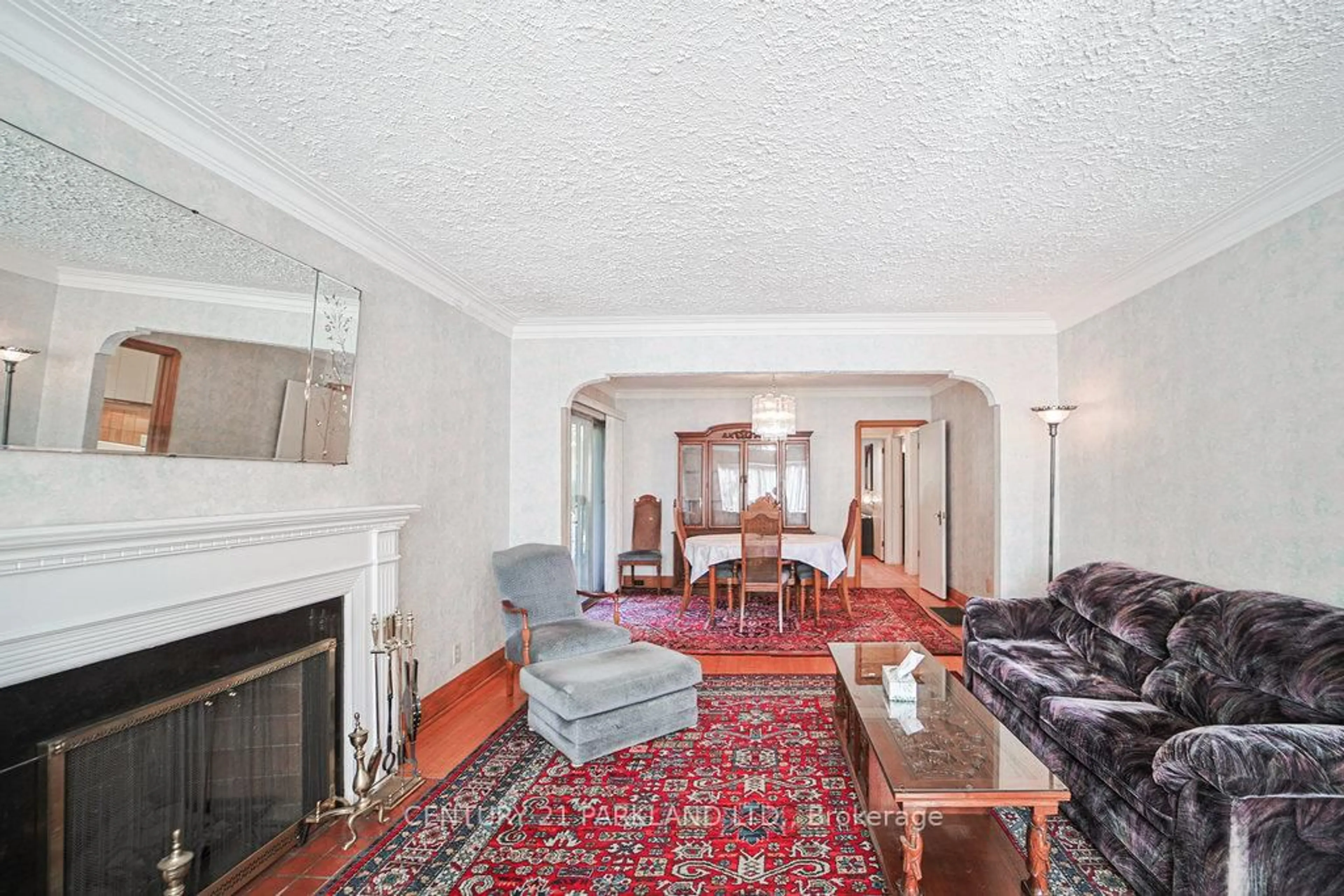Living room with furniture, unknown for 22 Parkview Hill Cres, Toronto Ontario M4B 1P7