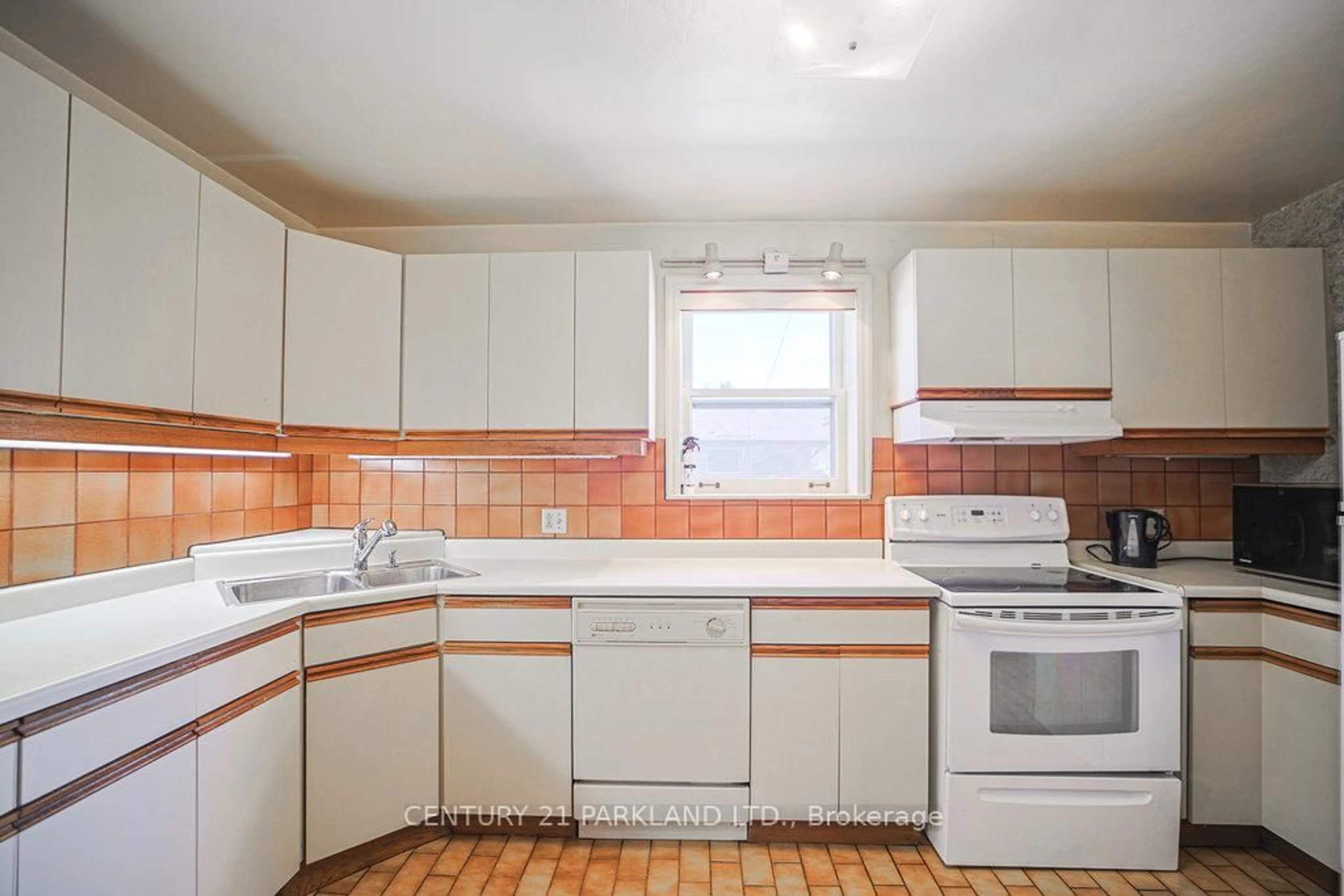 Standard kitchen, ceramic/tile floor for 22 Parkview Hill Cres, Toronto Ontario M4B 1P7