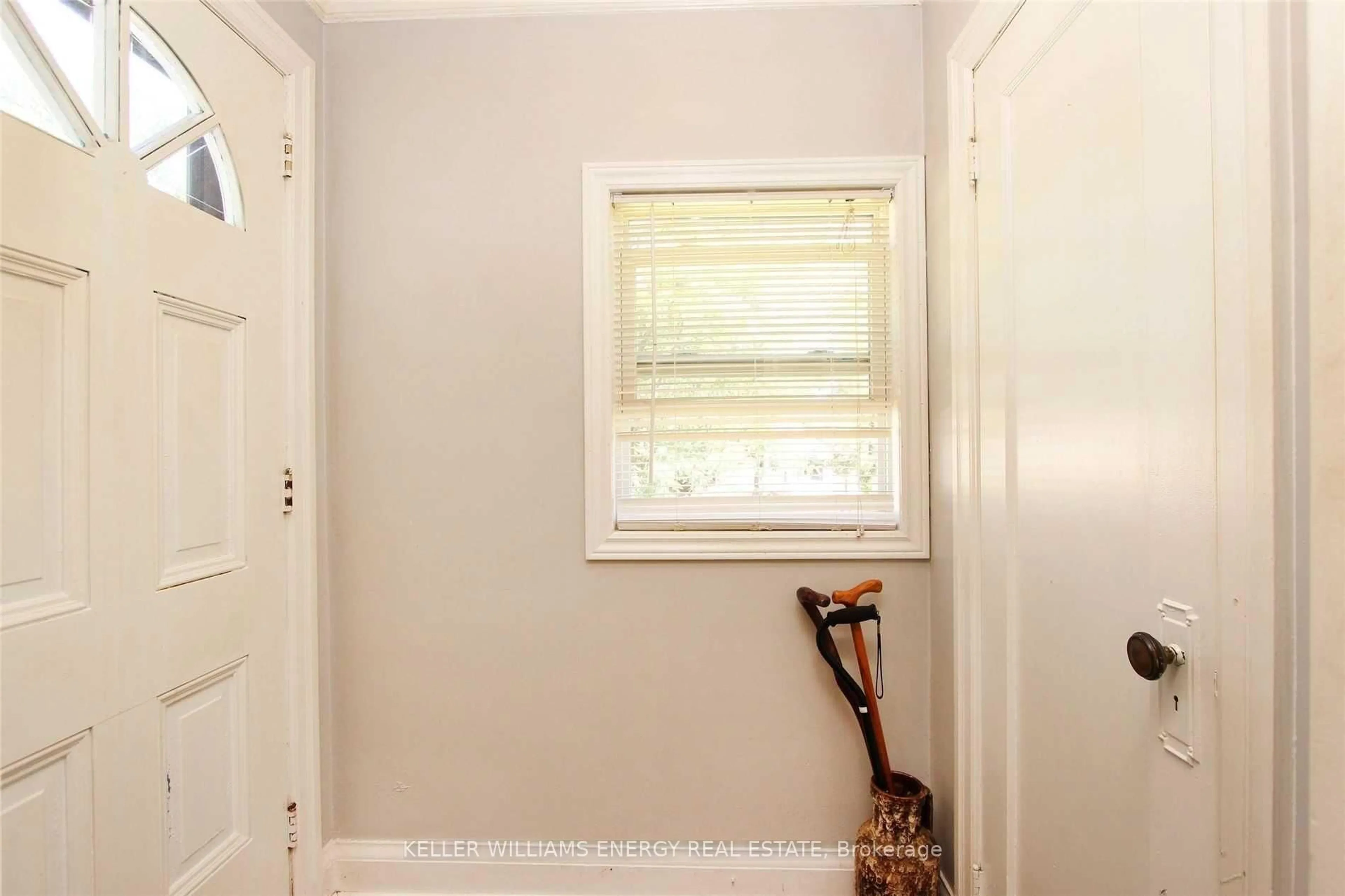 Indoor entryway for 64 Grenfell St, Oshawa Ontario L1J 4W2