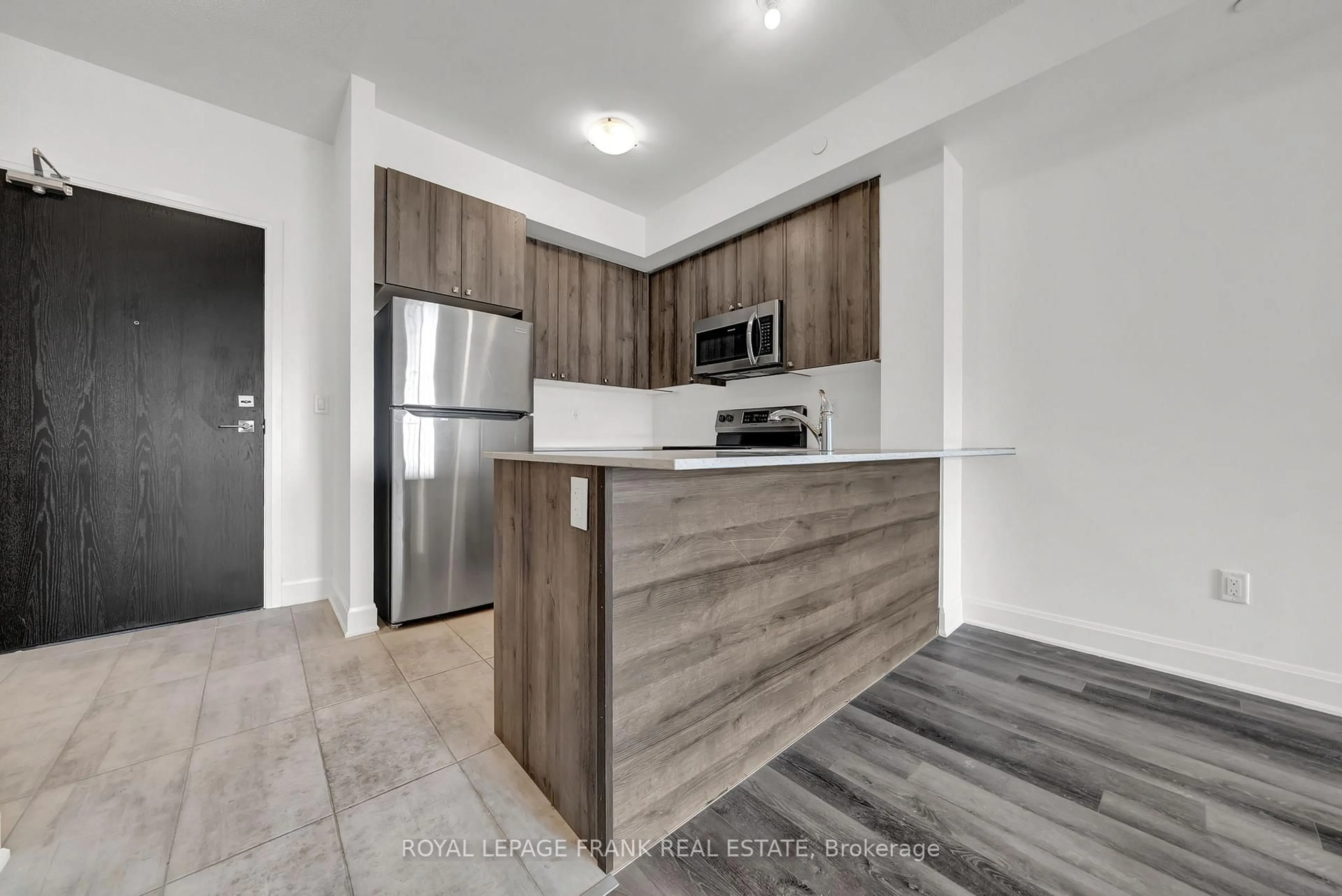 Open concept kitchen, unknown for 50 Lakebreeze Dr #216, Clarington Ontario L1B 0V9