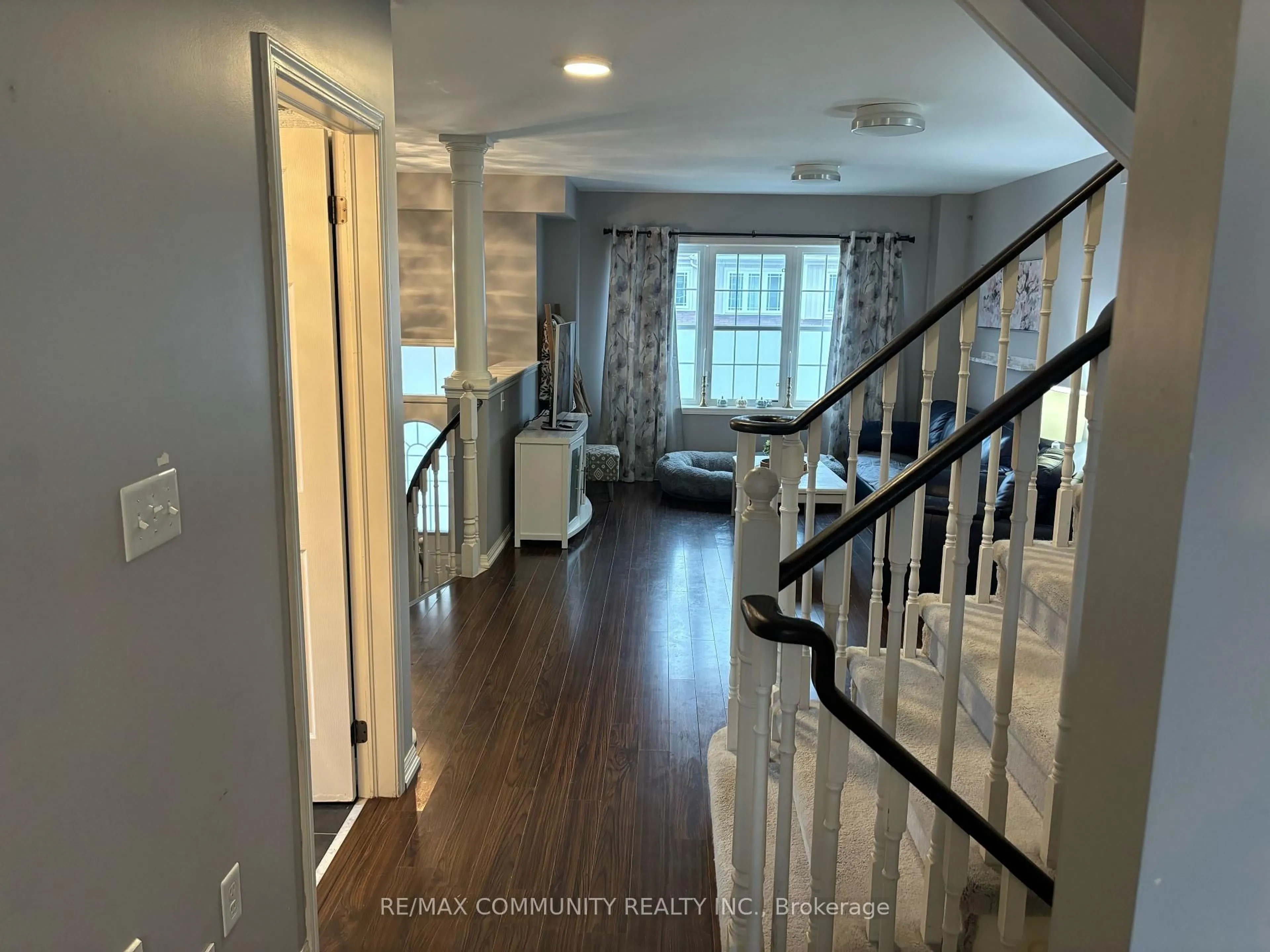 Indoor entryway for 56 Farmstead Dr, Clarington Ontario L1C 0K9