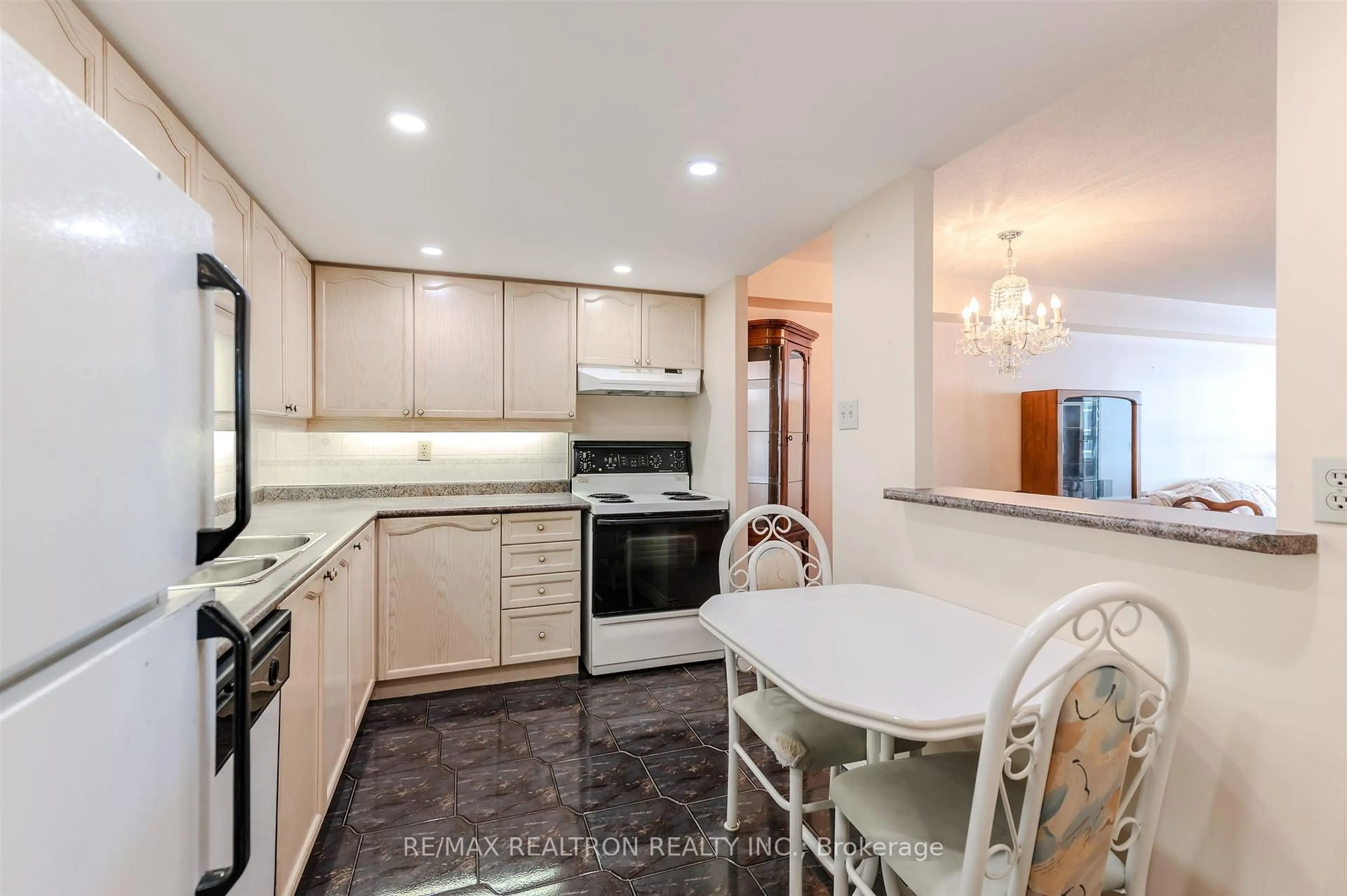 Open concept kitchen, ceramic/tile floor for 1091 Kingston Rd #429, Toronto Ontario M1N 4E5