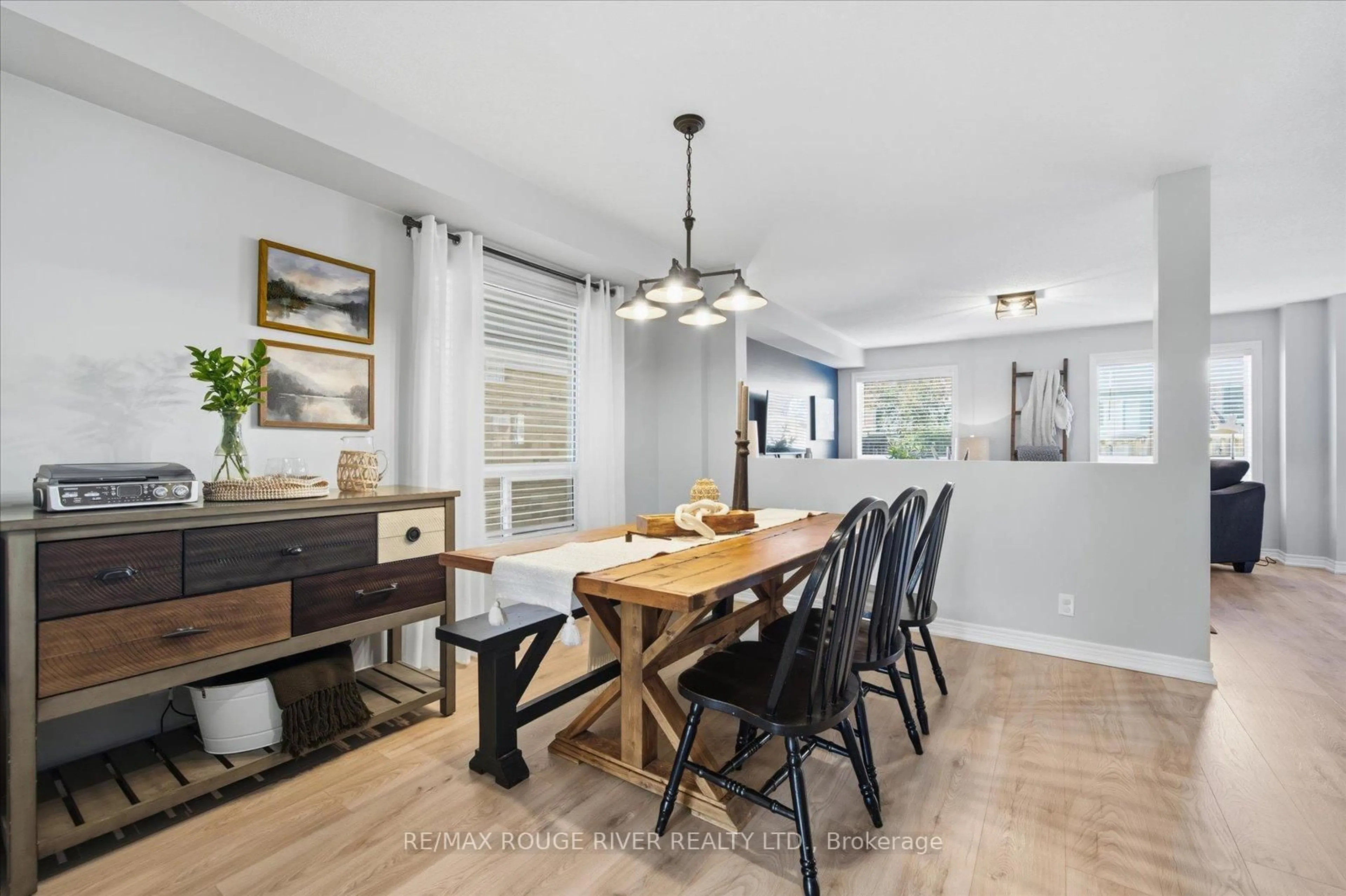 Dining room, wood/laminate floor for 245 Blackwell Cres, Oshawa Ontario L1L 0C9